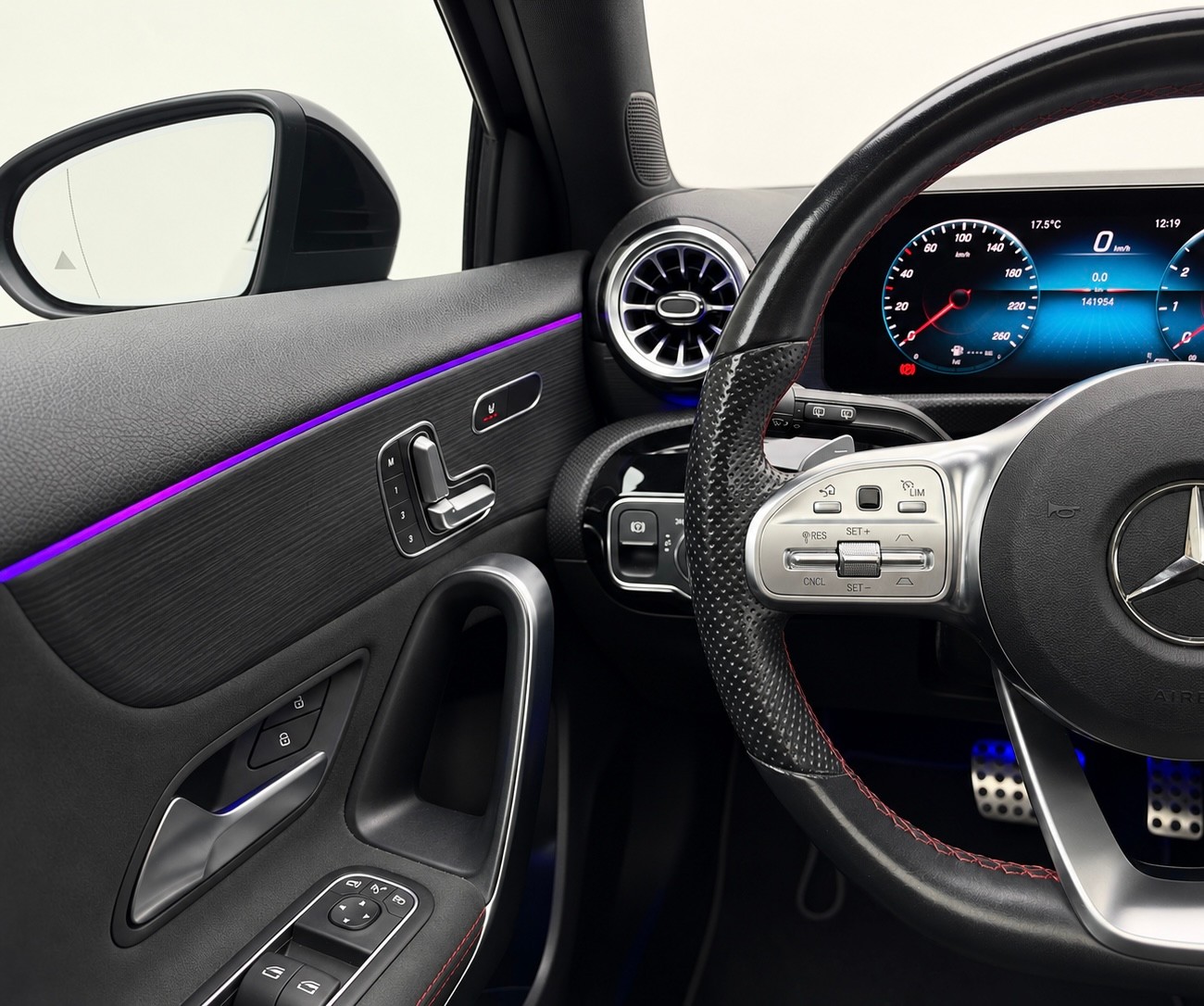 MERCEDES-BENZ A 250 4Matic AMG Line 4Matic 7G-DCT - 24