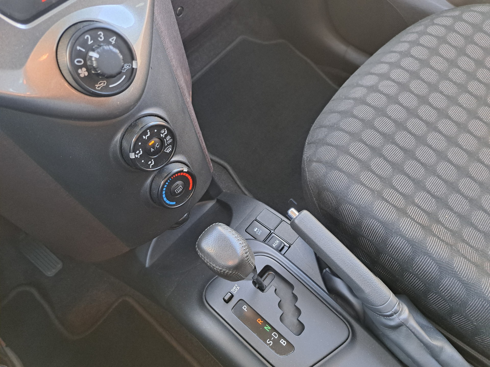 TOYOTA iQ2 1.0 VVT-i Multidrive - 13