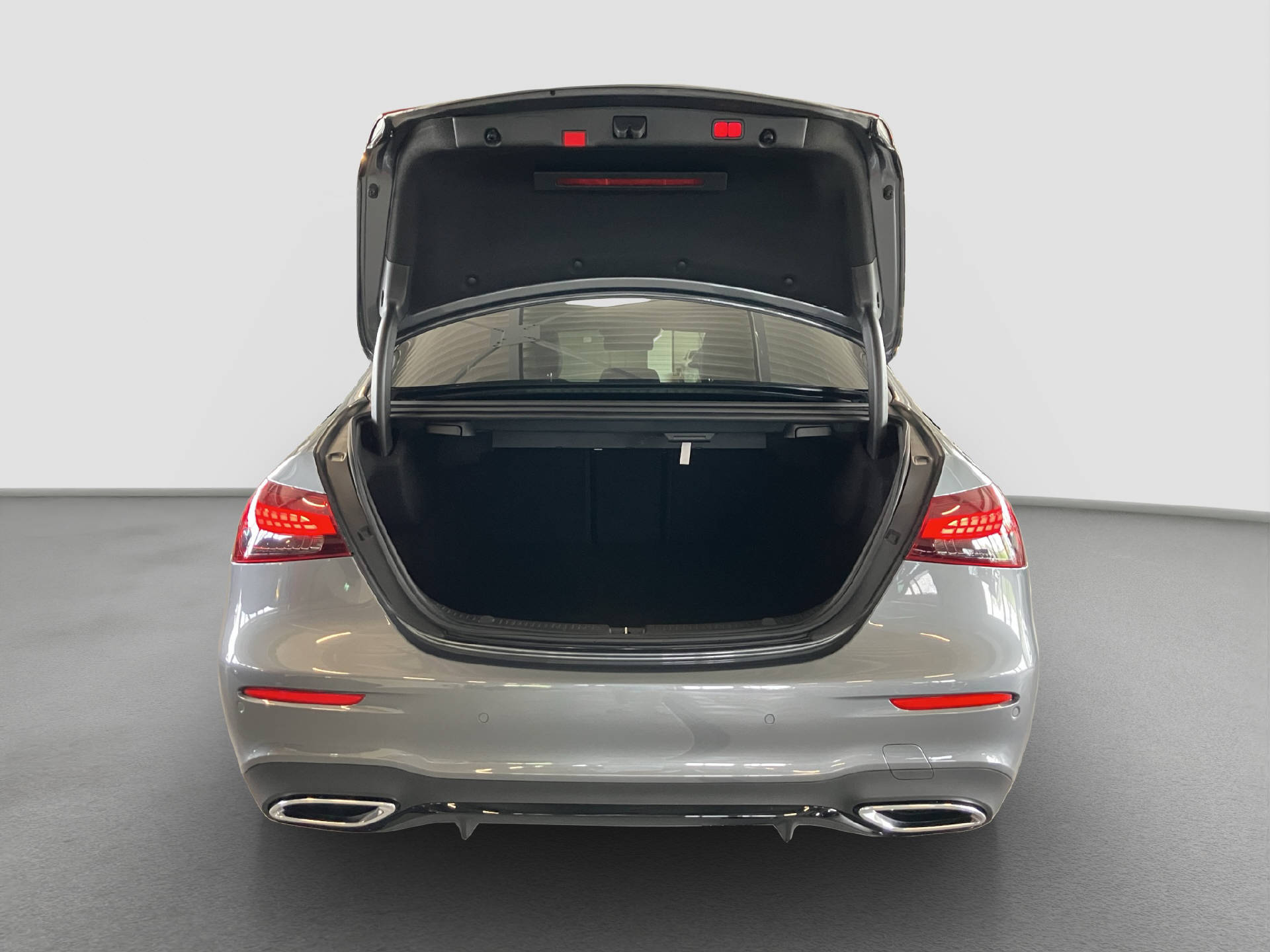 MERCEDES-BENZ E 220 d Swiss Star AMG Line - 16