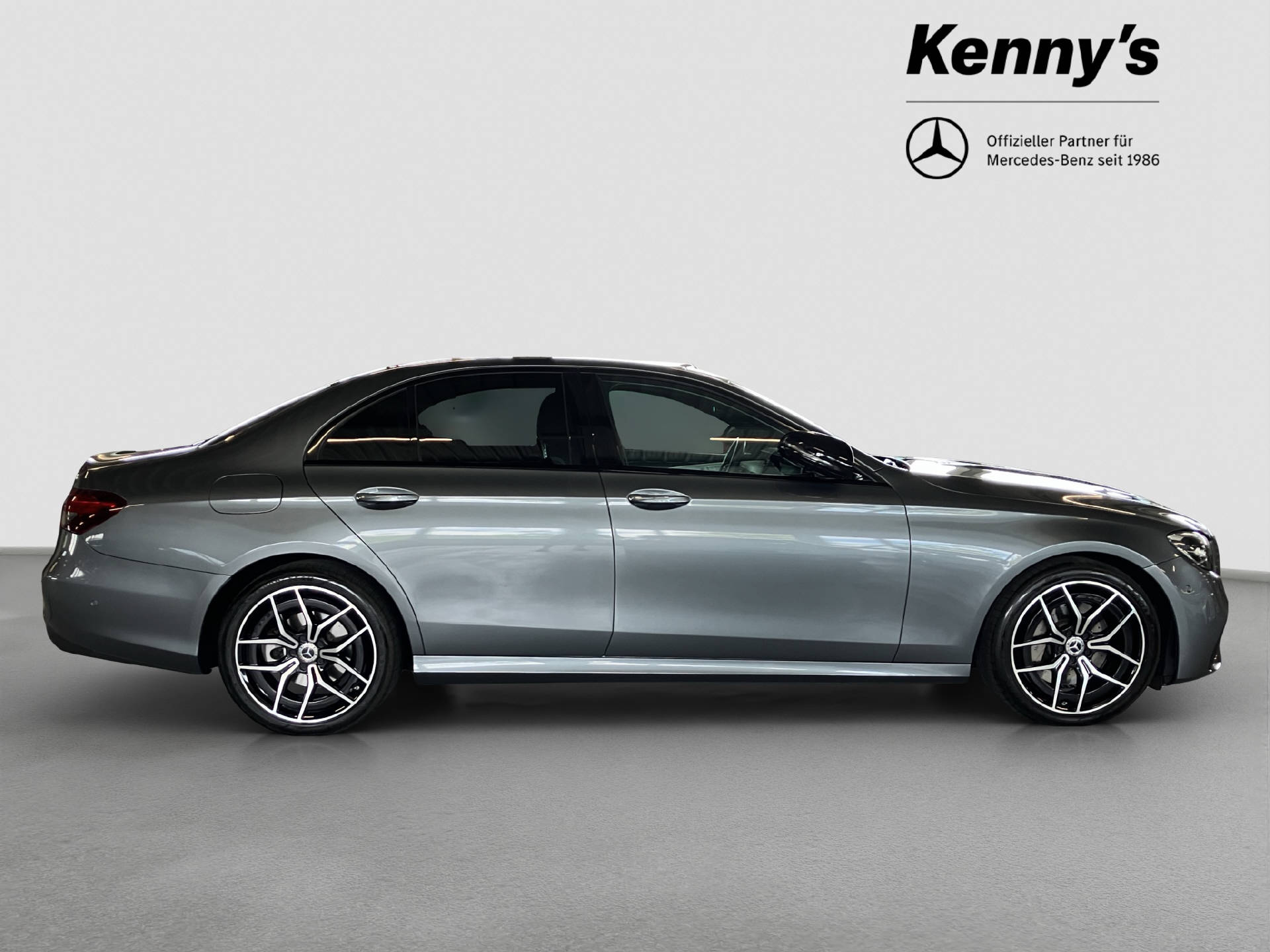 MERCEDES-BENZ E 220 d Swiss Star AMG Line - 4