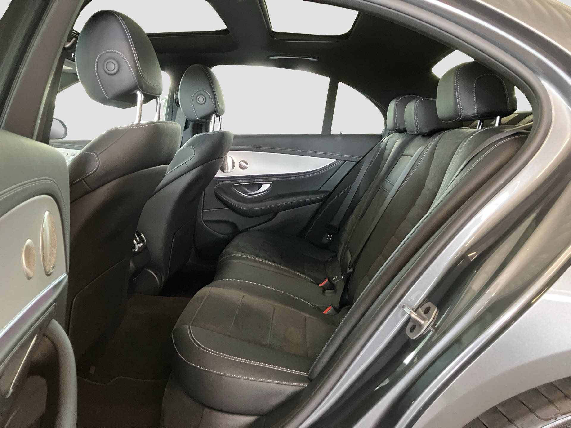 MERCEDES-BENZ E 220 d Swiss Star AMG Line - 15