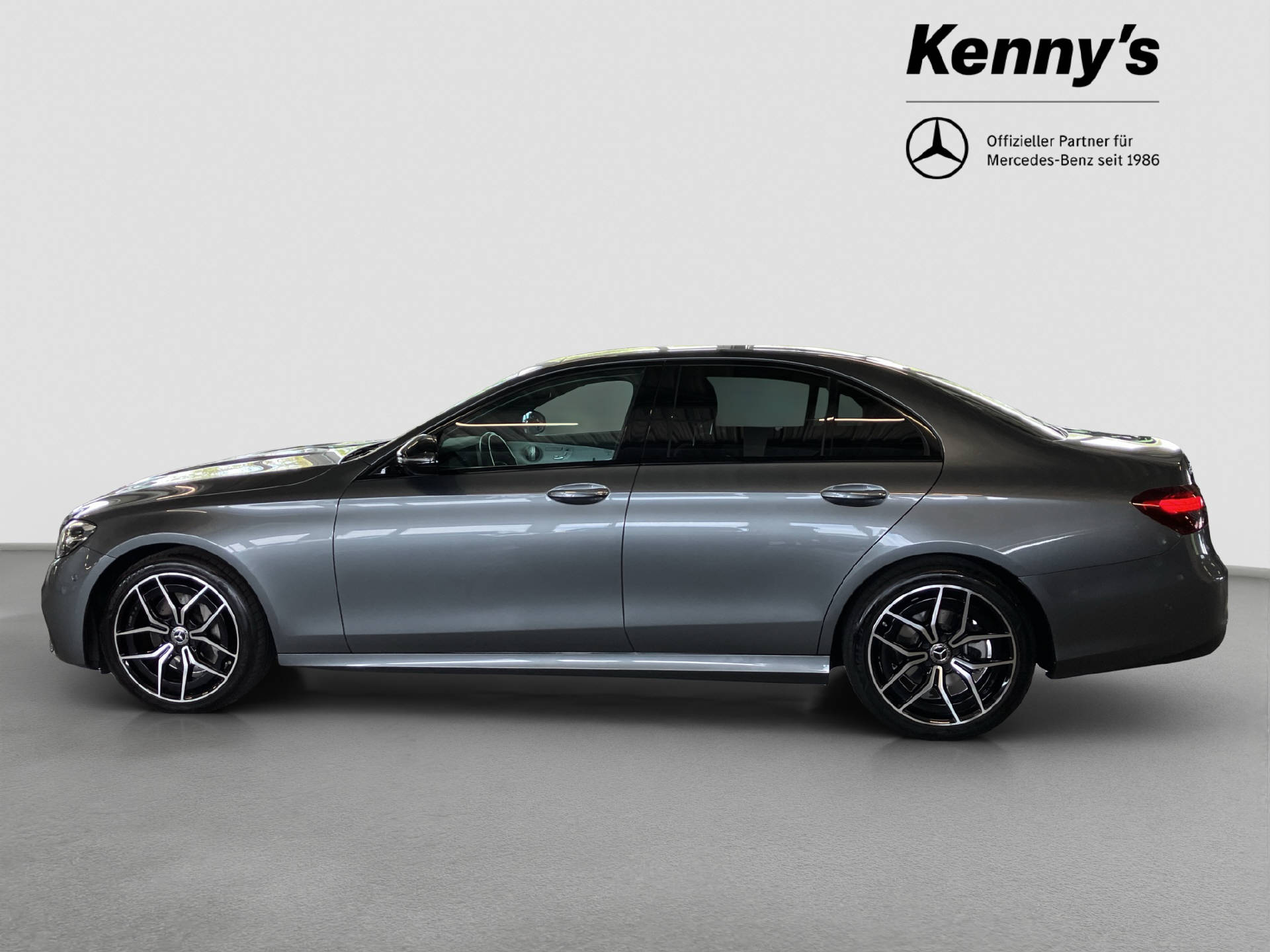 MERCEDES-BENZ E 220 d Swiss Star AMG Line - 3