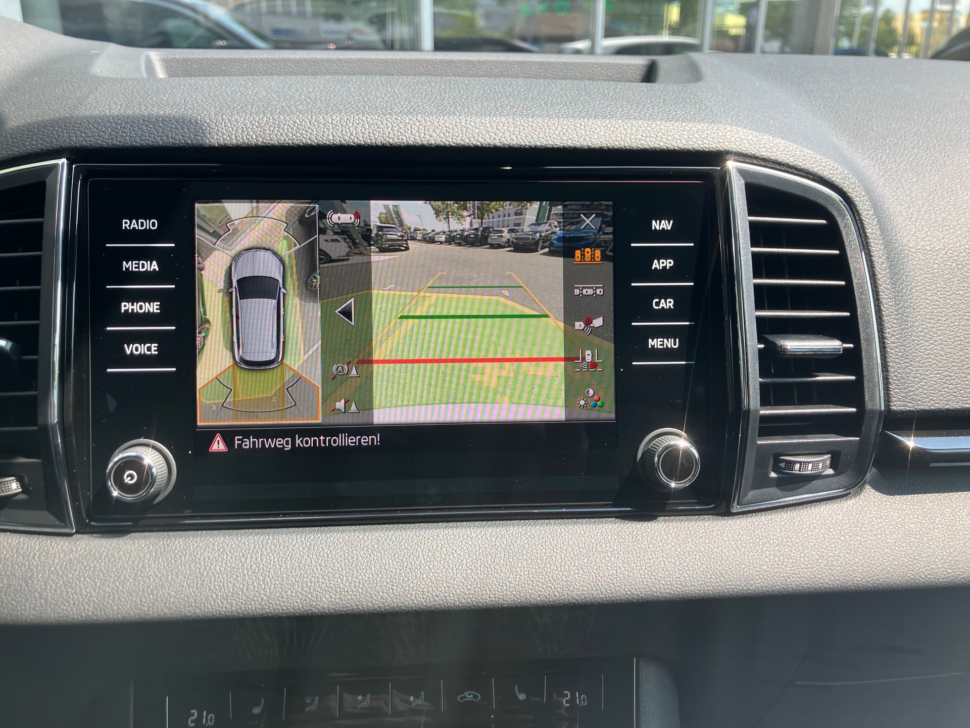 SKODA Karoq 2.0 TDI CR Dynamic 4x4 DSG - 10