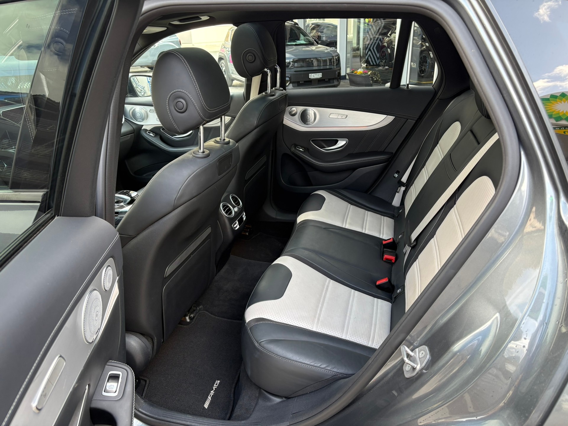 MERCEDES-BENZ GLC 63 S AMG 4Matic+ - 11