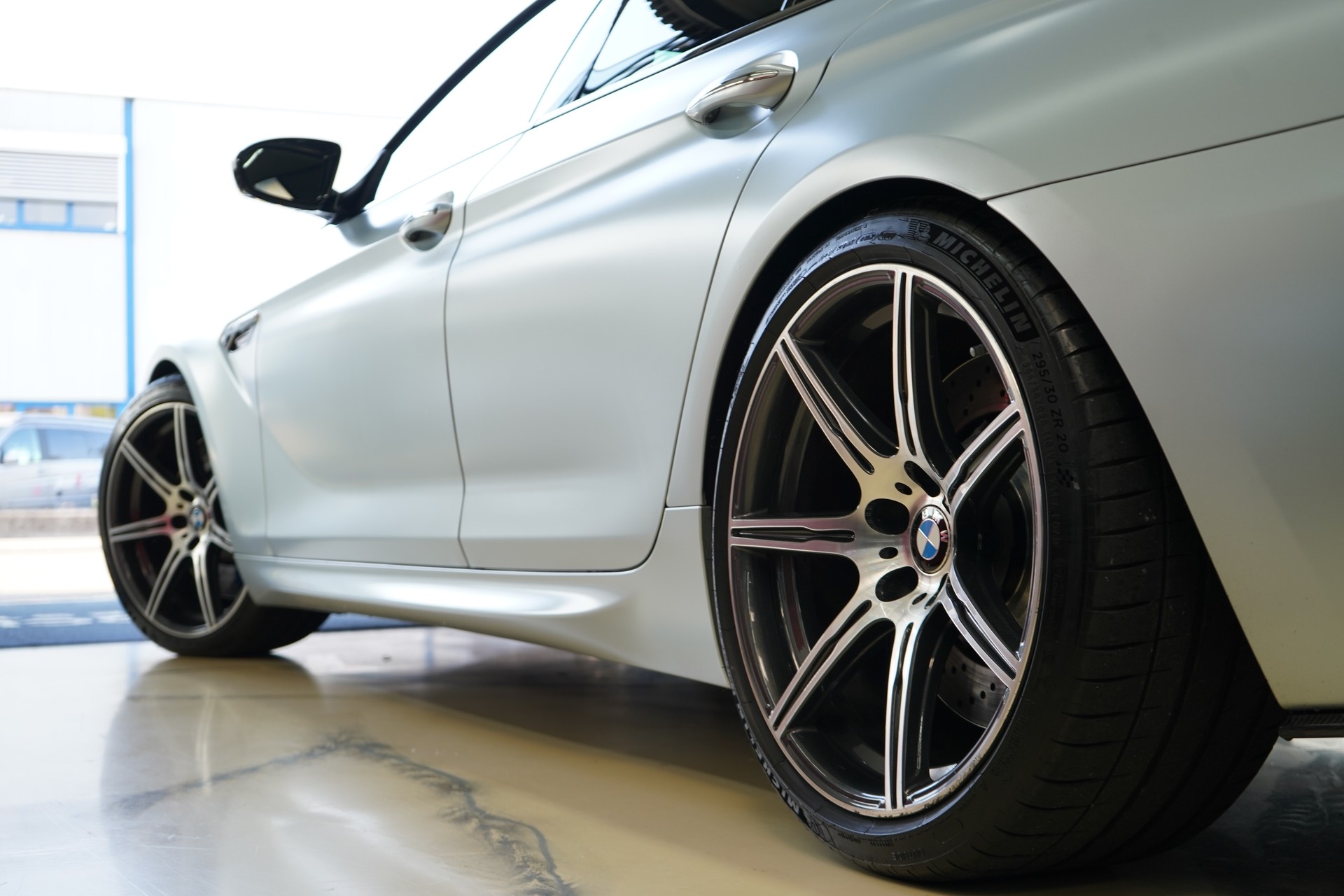 BMW M6 Gran Coupé Drivelogic / Frozen Silver Met. ** - 7