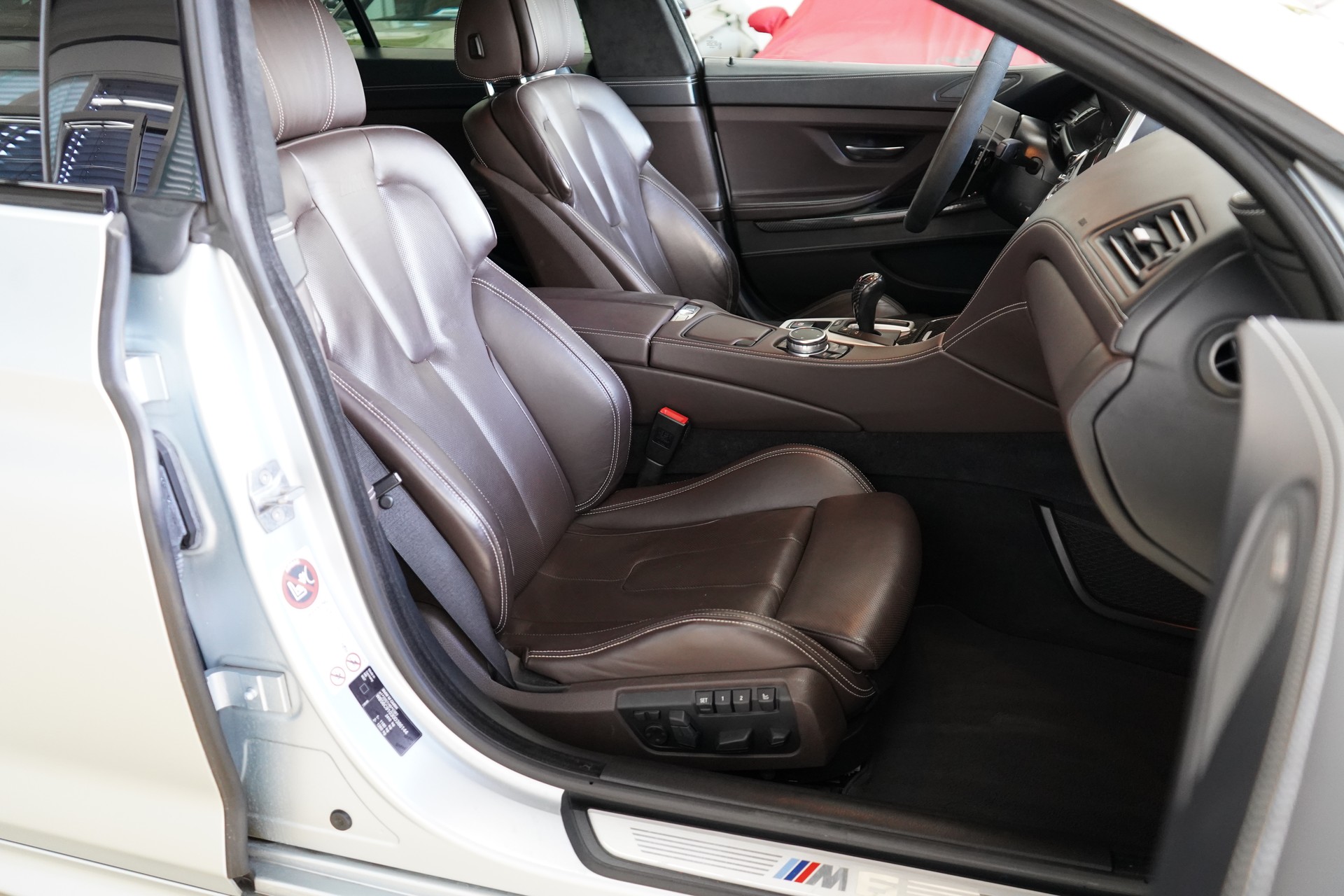 BMW M6 Gran Coupé Drivelogic / Frozen Silver Met. ** - 32