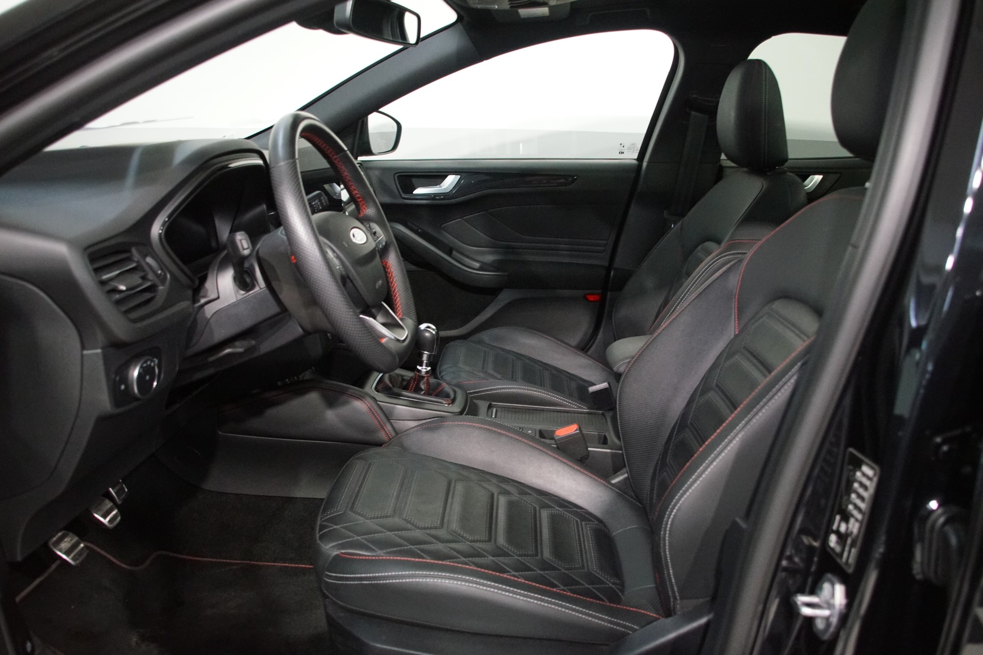 FORD Focus 1.0 SCTi **ST-Line X** - 13