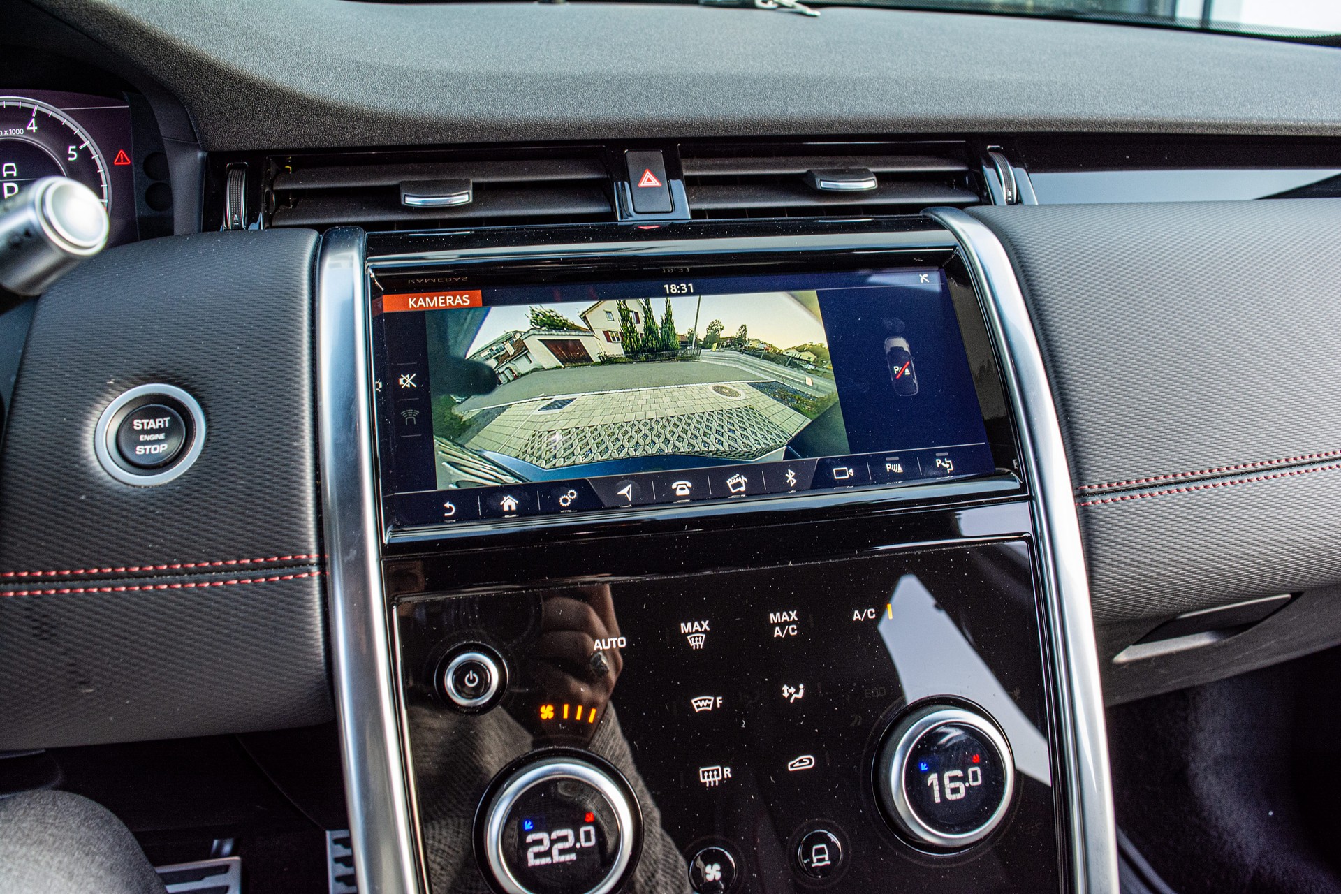 LAND ROVER Discovery Sport R Dyn P200 2.0 Si4 MHEV HSE BLACK PACK - 16