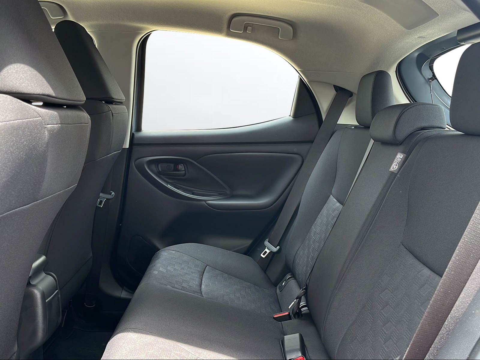 TOYOTA Yaris 1.5 Comfort e-CVT - 11