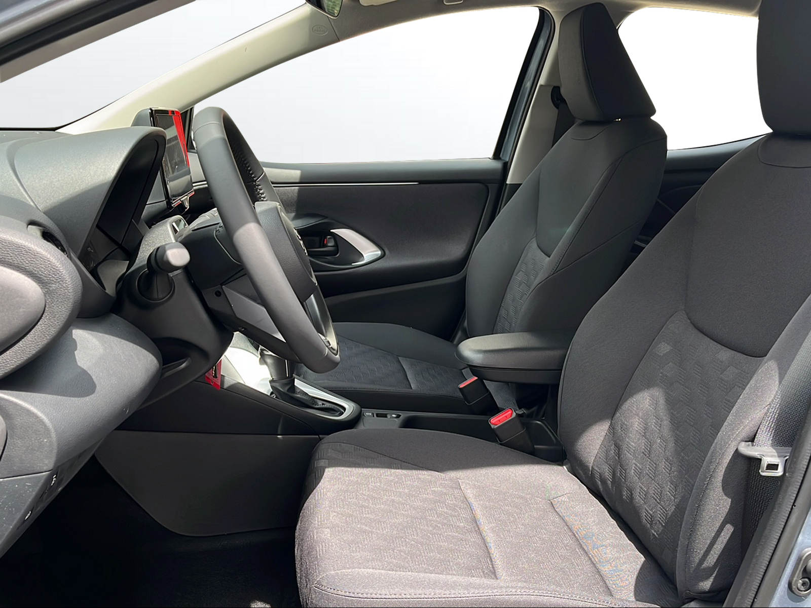 TOYOTA Yaris 1.5 Comfort e-CVT - 7
