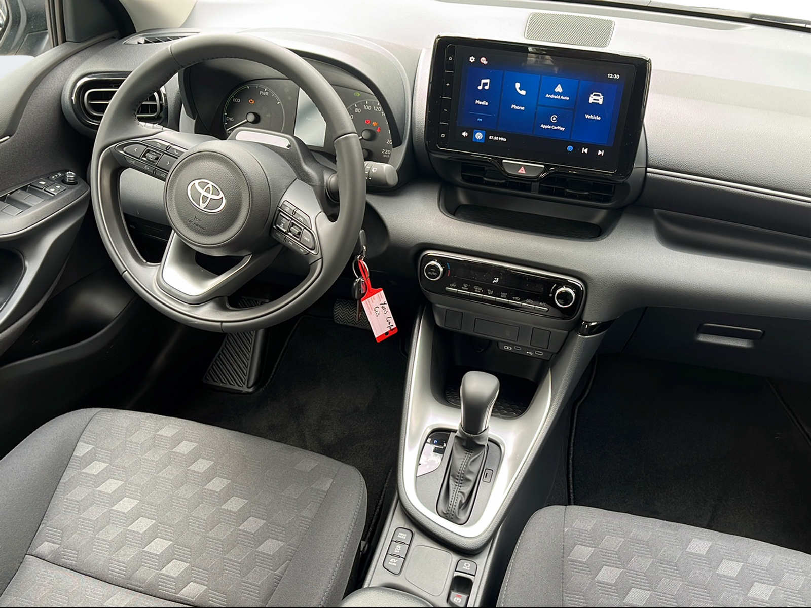 TOYOTA Yaris 1.5 Comfort e-CVT - 8