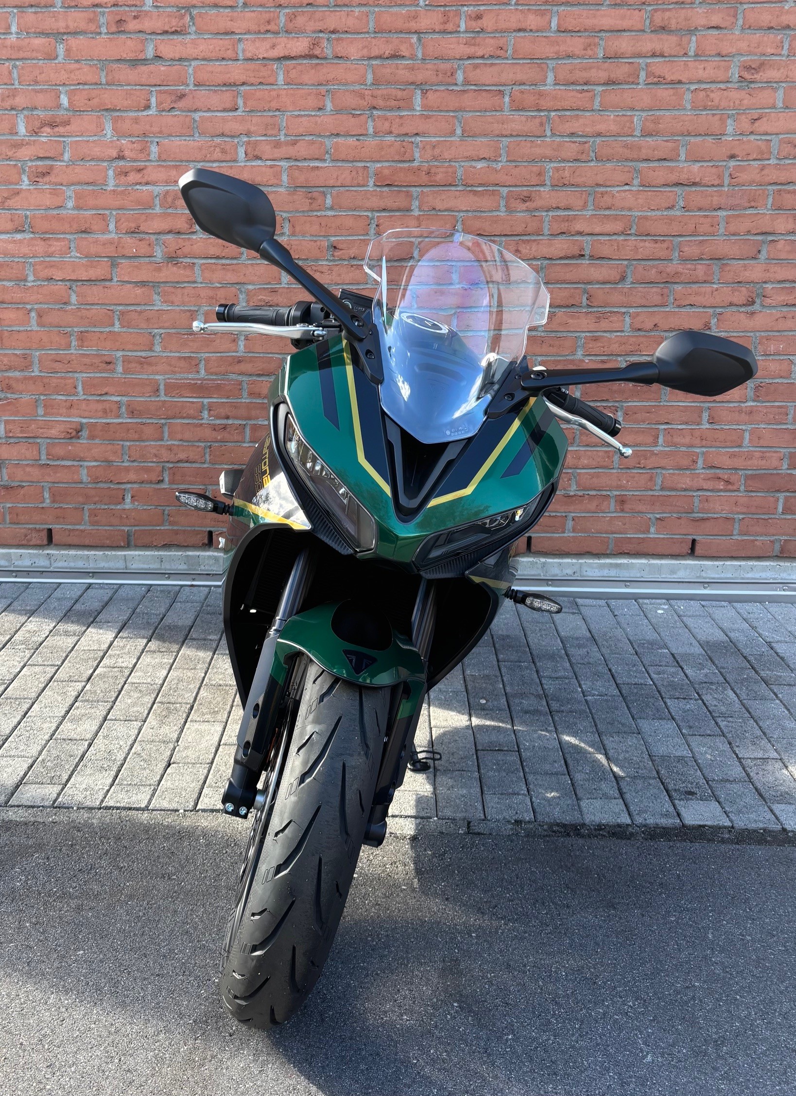 TRIUMPH Daytona 660 - 3