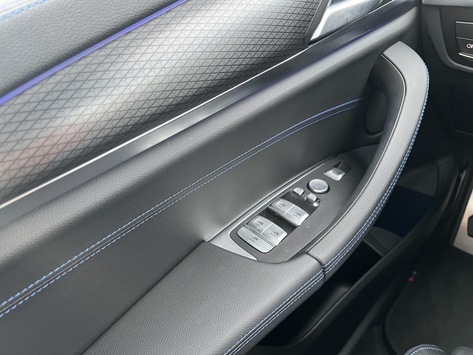 BMW X3 xDrive 48V M40d Travel Steptronic - 18