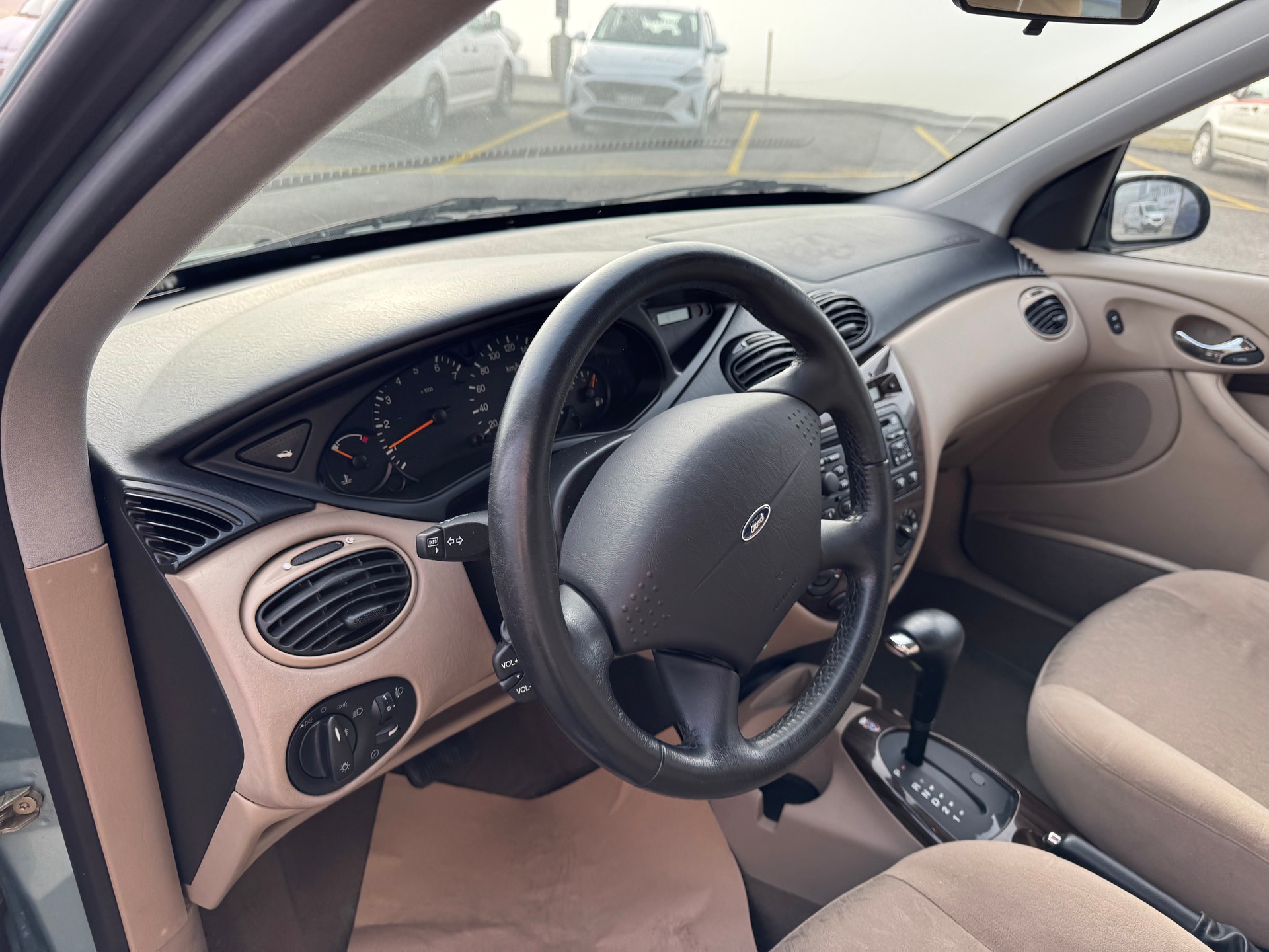 FORD Focus 1.6i 16V Ghia - 8