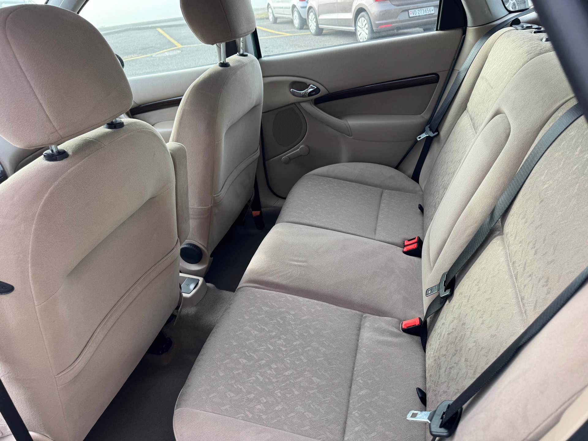 FORD Focus 1.6i 16V Ghia - 6