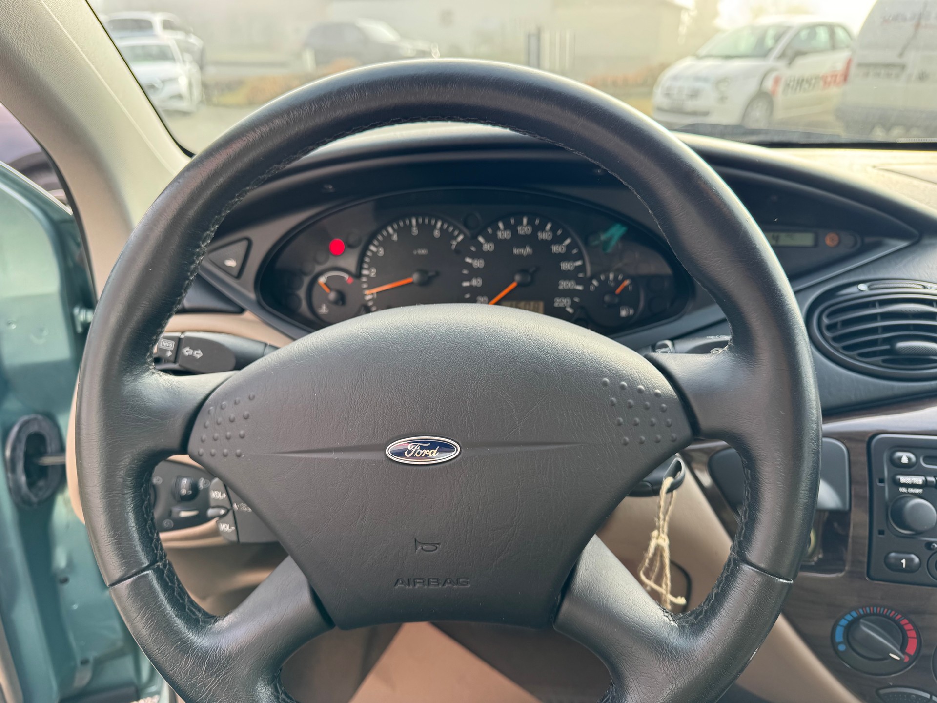 FORD Focus 1.6i 16V Ghia - 11