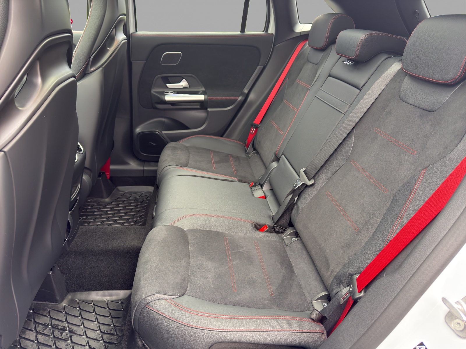 MERCEDES-BENZ GLA AMG 45 S 4Matic+ 8G-DCT - 16