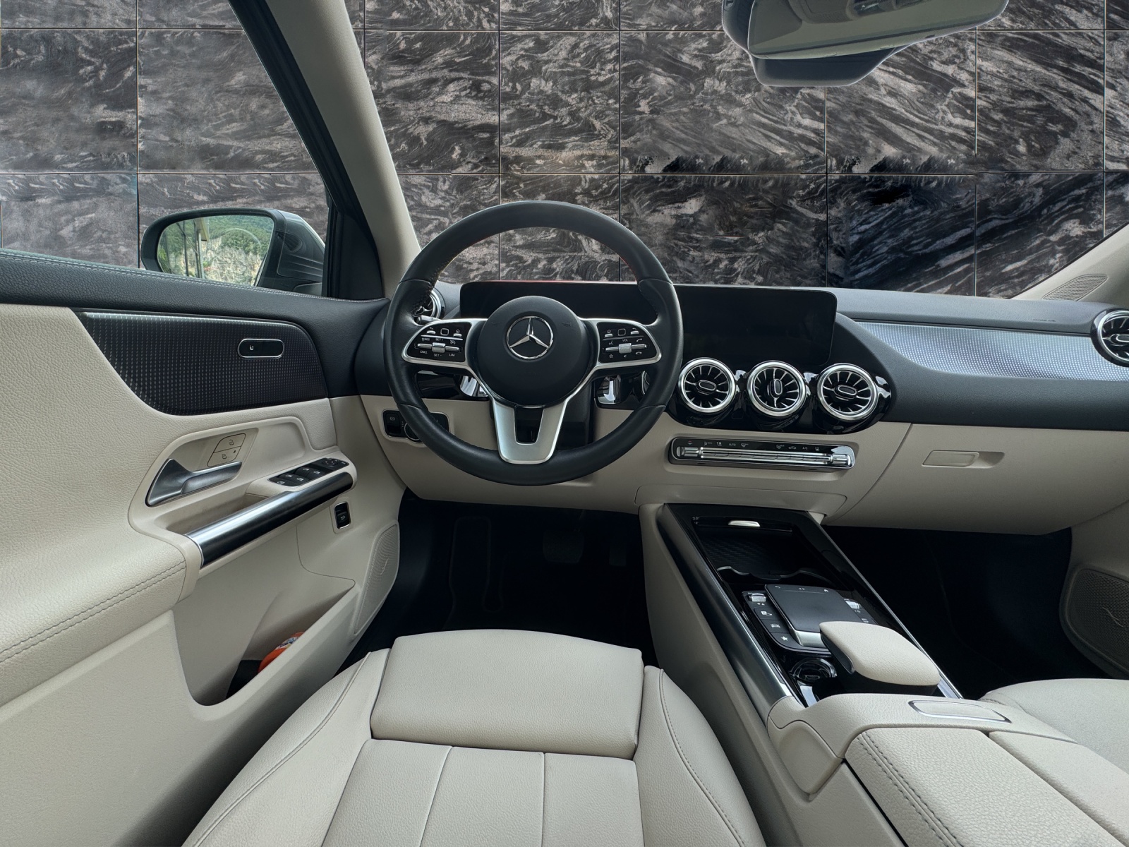 MERCEDES-BENZ EQA 350 4Matic - 11