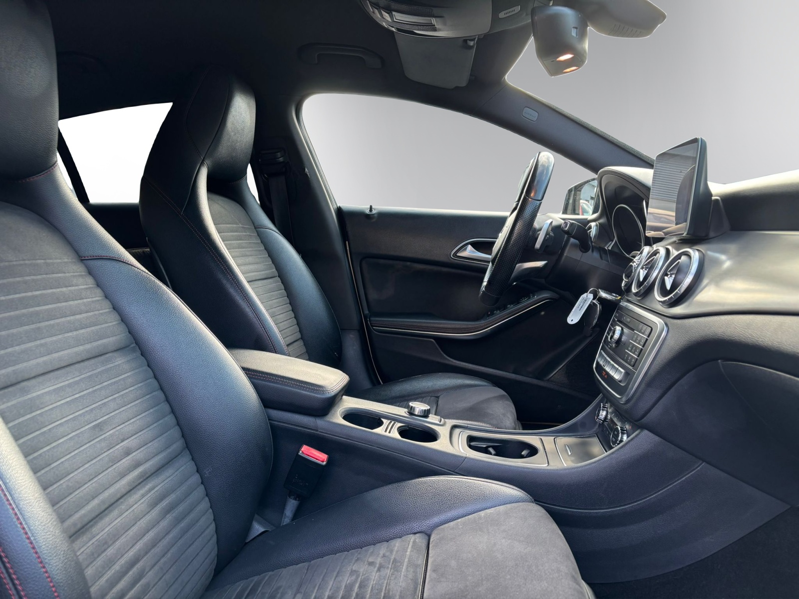 MERCEDES-BENZ CLA 250 AMG Line - 8