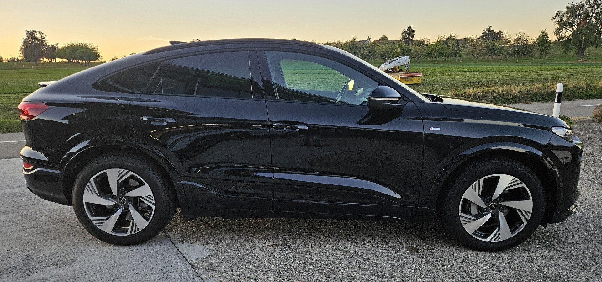 AUDI Q6 Sportback e-tron quattro S-Line Tech pro mit Anhängerkupplung - 12