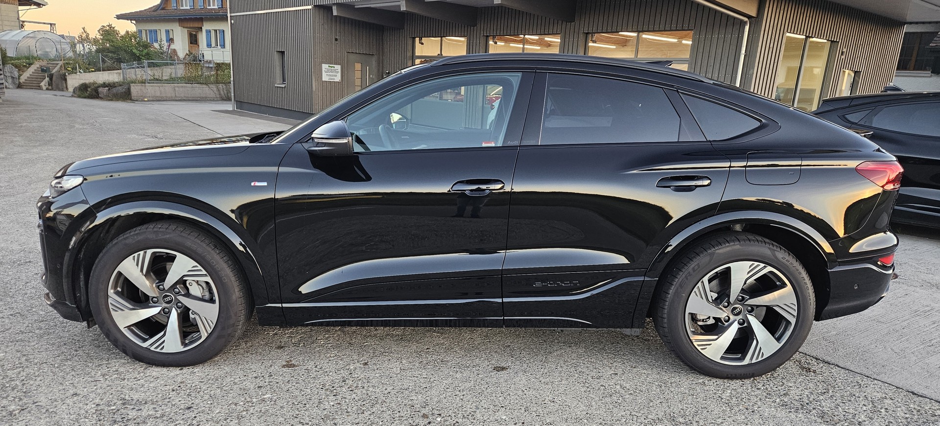 AUDI Q6 Sportback e-tron quattro S-Line Tech pro mit Anhängerkupplung - 5