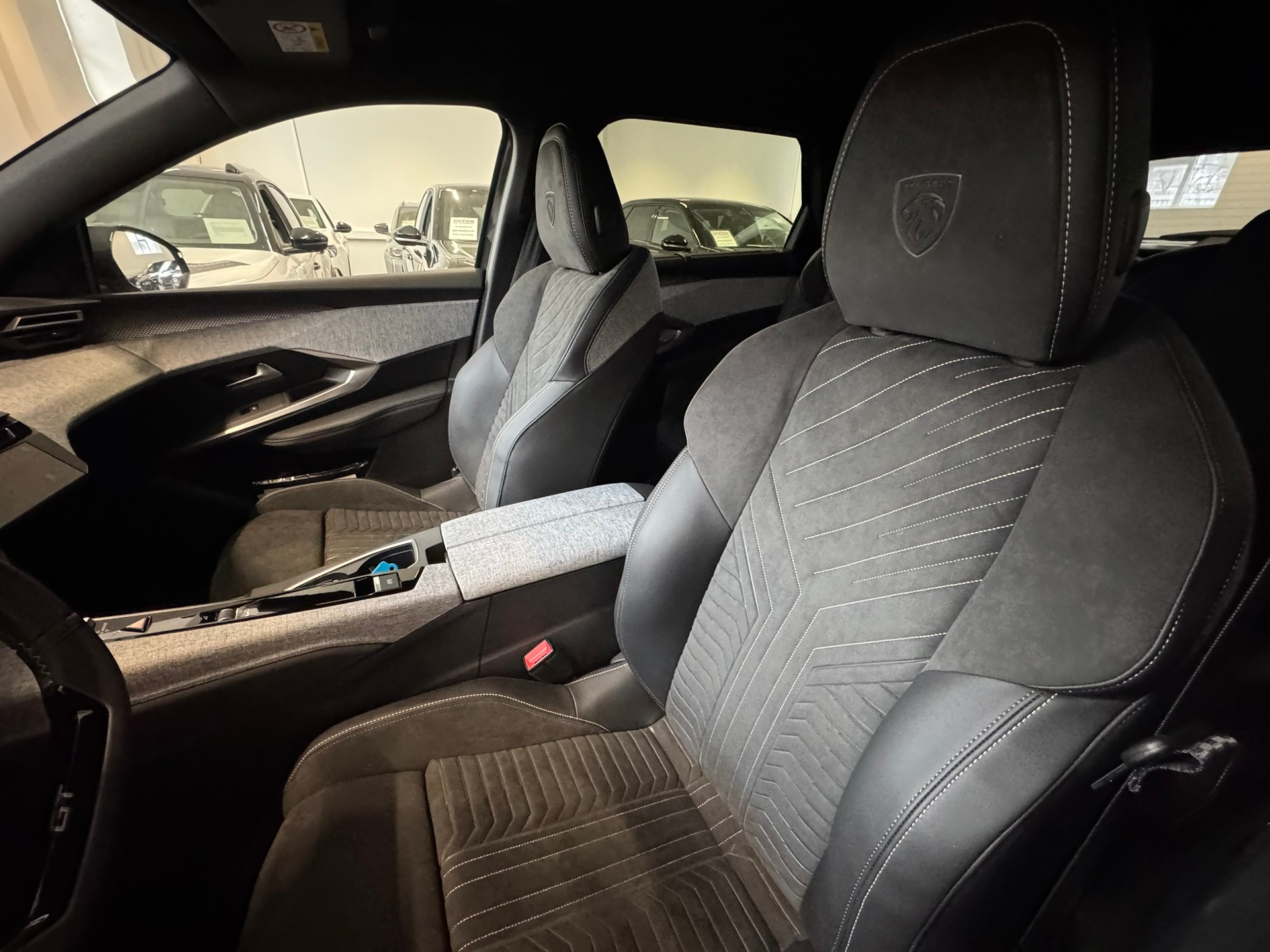 PEUGEOT 5008 210 73kWh Launch Edition - 3