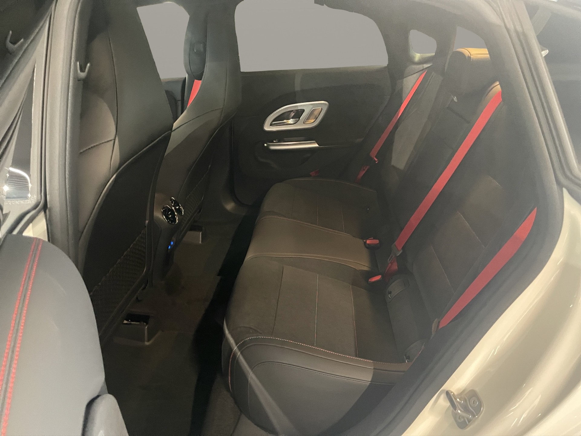 MERCEDES-BENZ CLA 220 8G-DCT 4Matic - 11