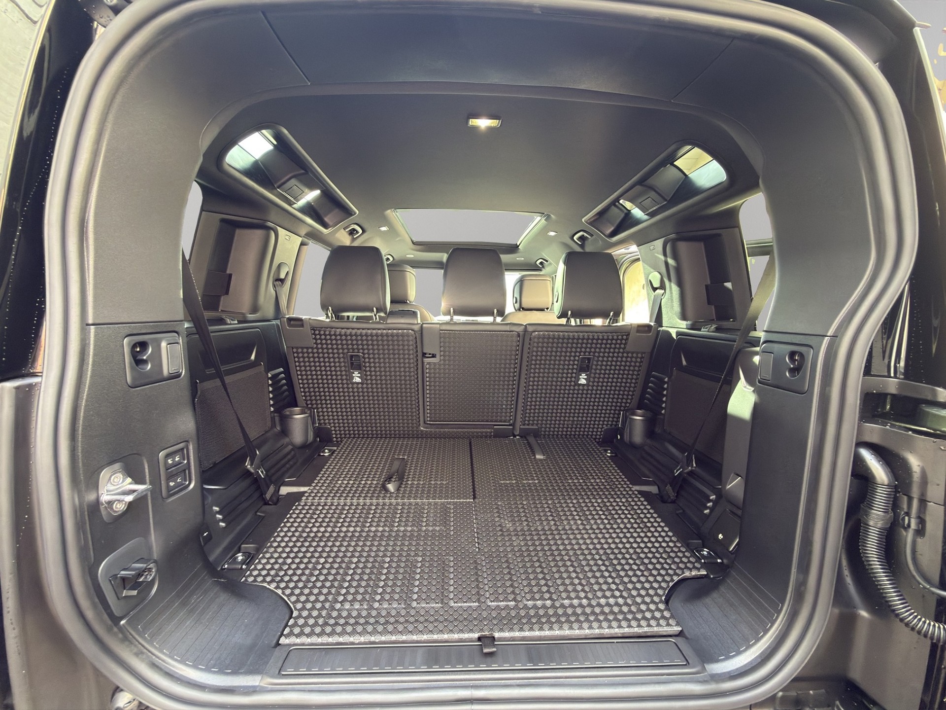 LAND ROVER Defender 110 3.0 D I6 350 X-Dynamic HSE - 16