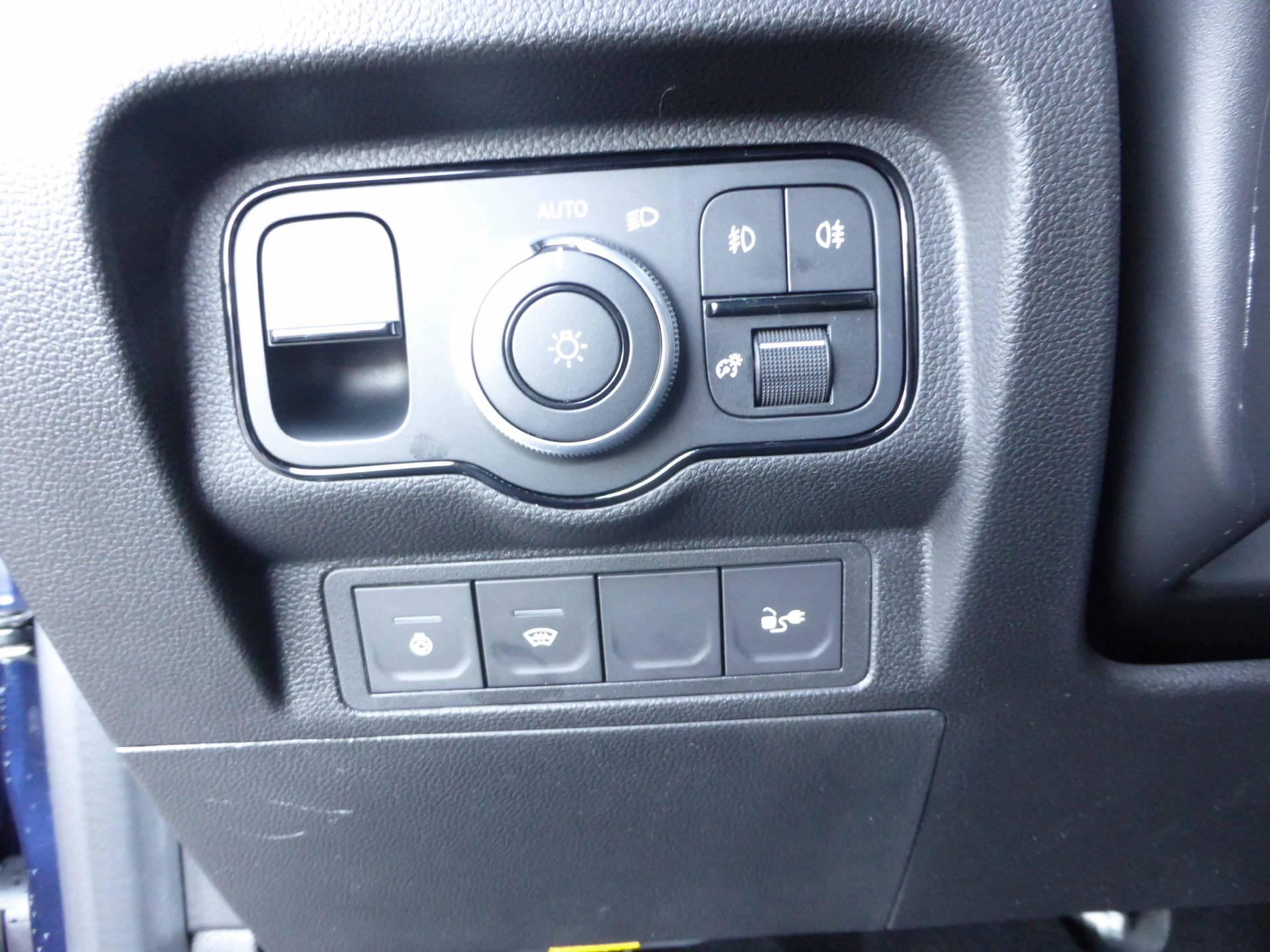 MERCEDES-BENZ Premium Plus Van S - 12