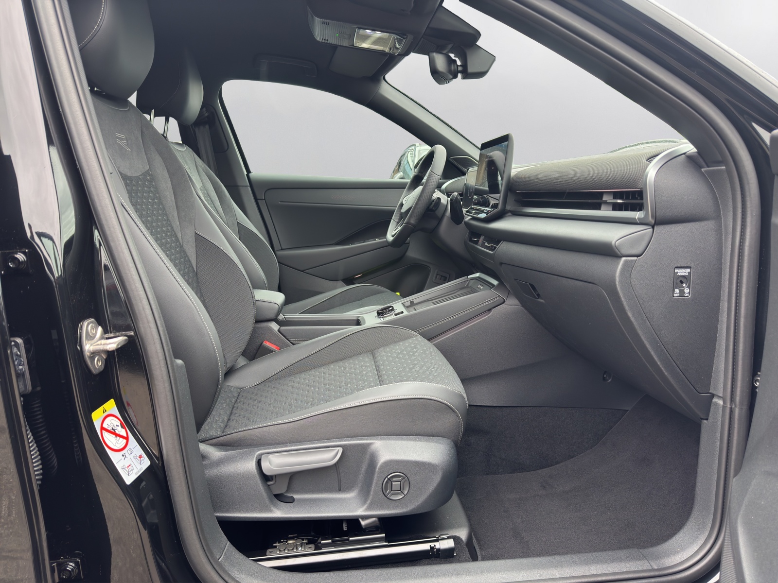 VW T-Roc 1.5 eTSI mHEV R-Line DSG - 14