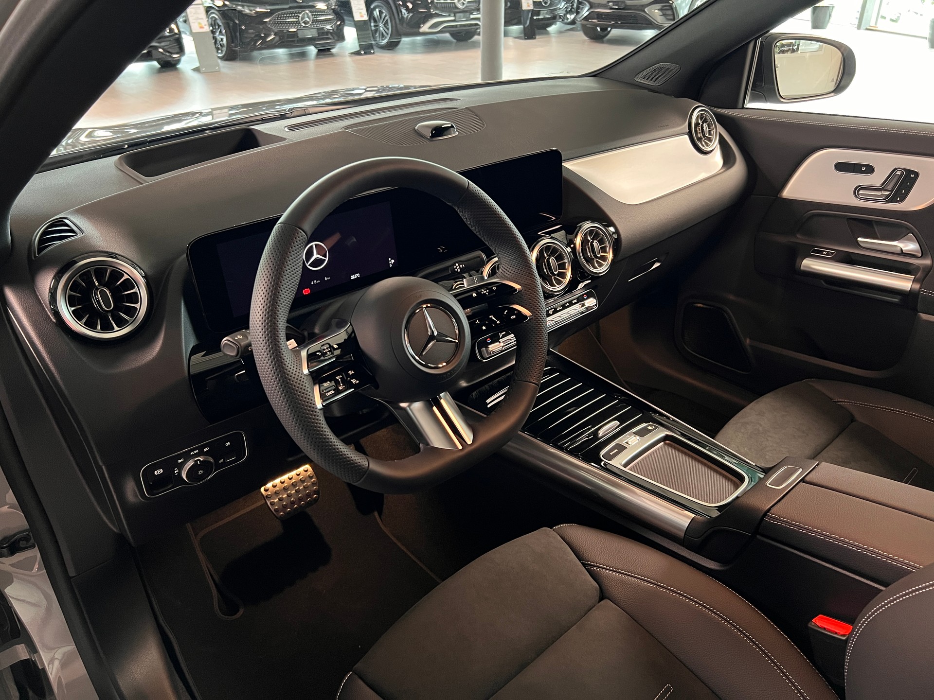 MERCEDES-BENZ GLA 250 4Matic 8G-DCT Swiss Star - 10