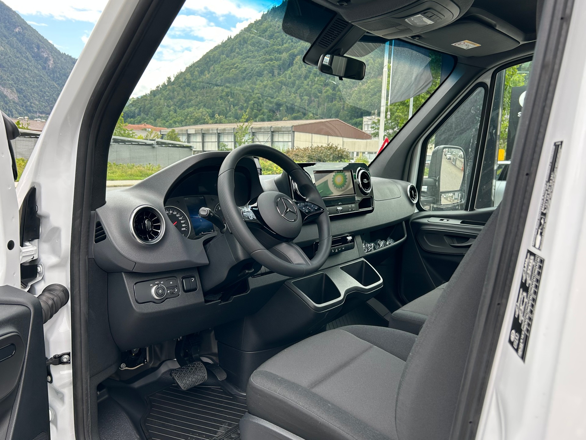 MERCEDES-BENZ Sprinter 317 CDI BASE CH Standard - 8