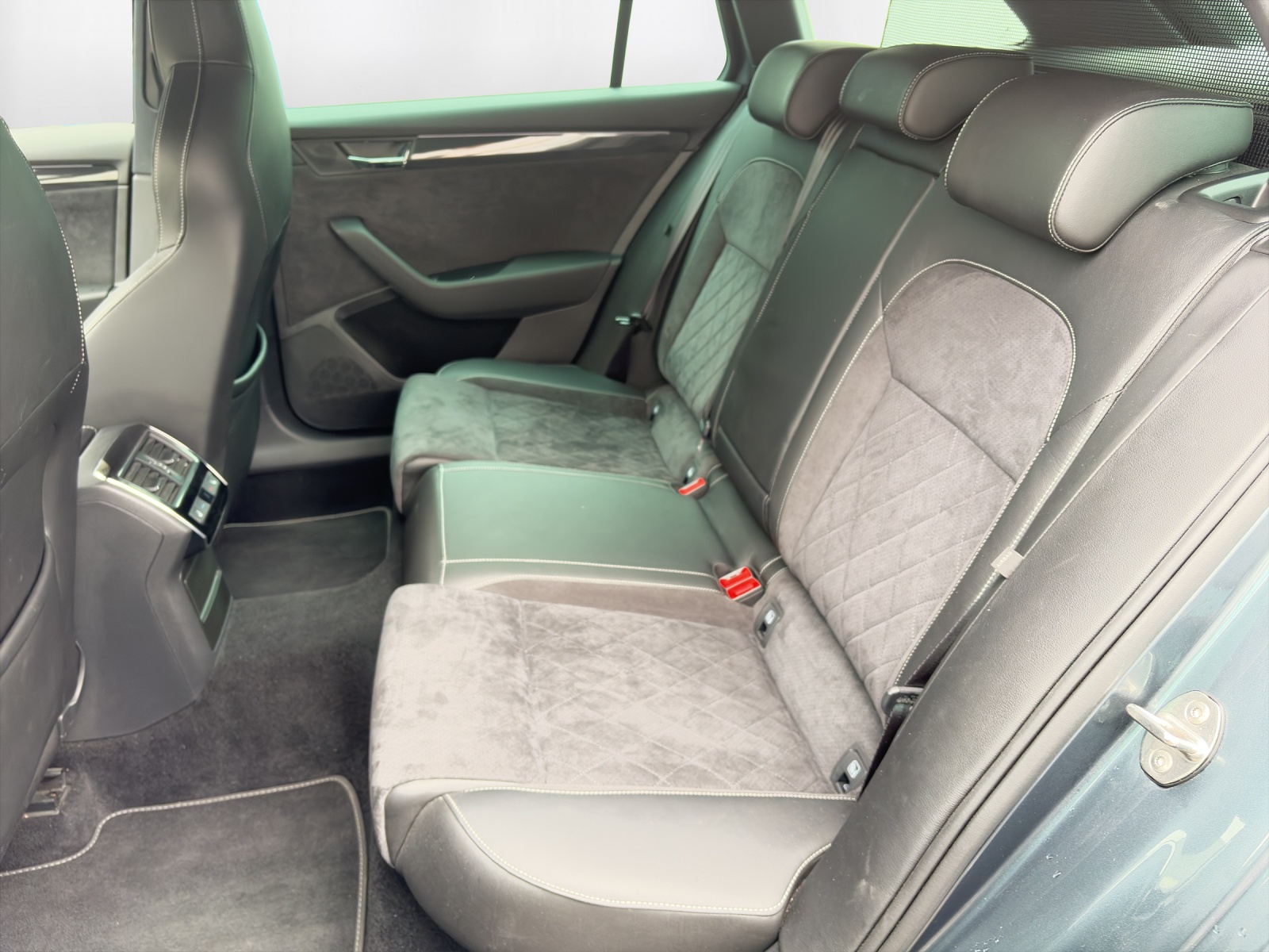 SKODA Superb Combi 2.0 TSI SportLine+ DSG 4x4 - 11