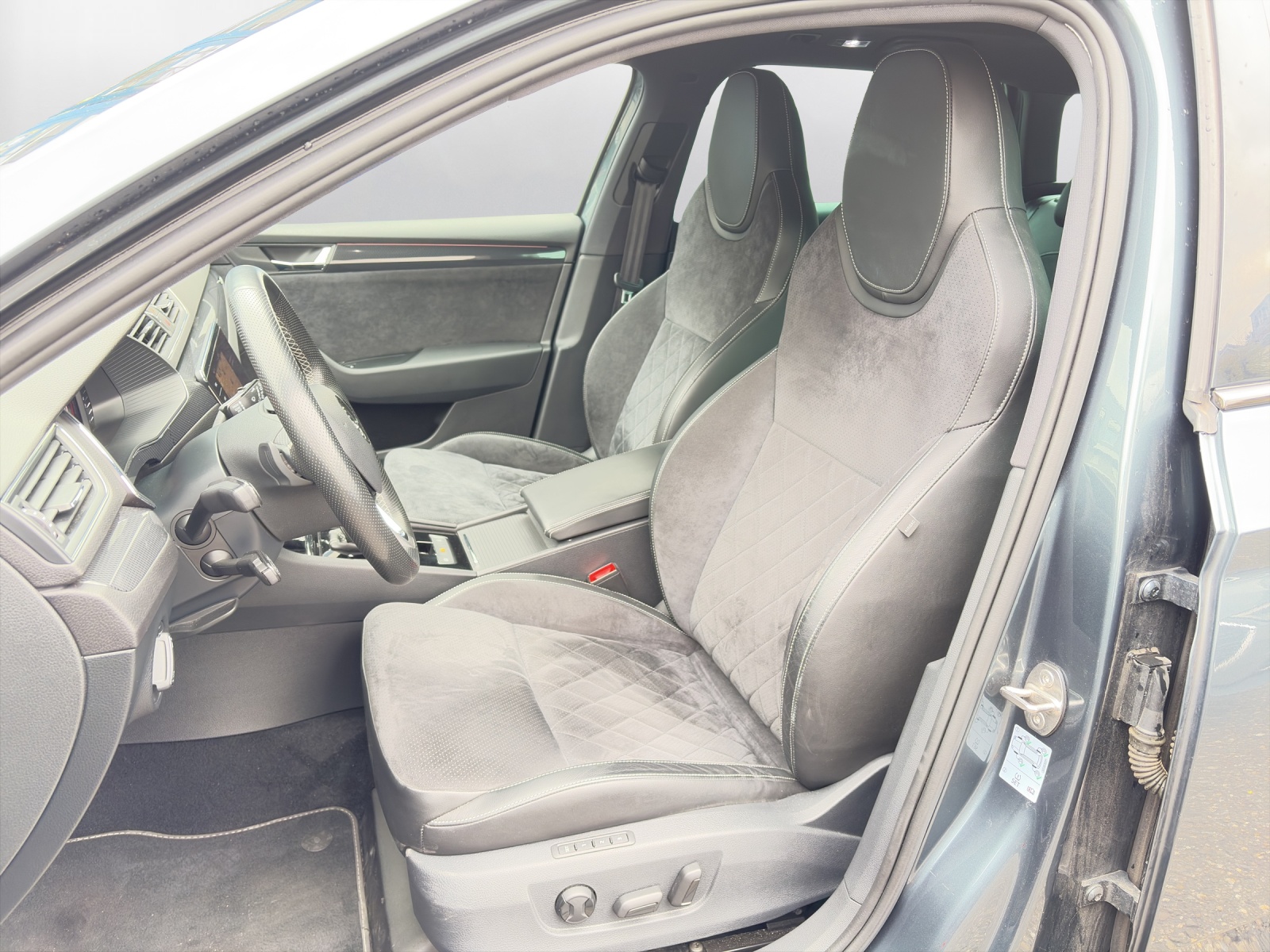 SKODA Superb Combi 2.0 TSI SportLine+ DSG 4x4 - 10