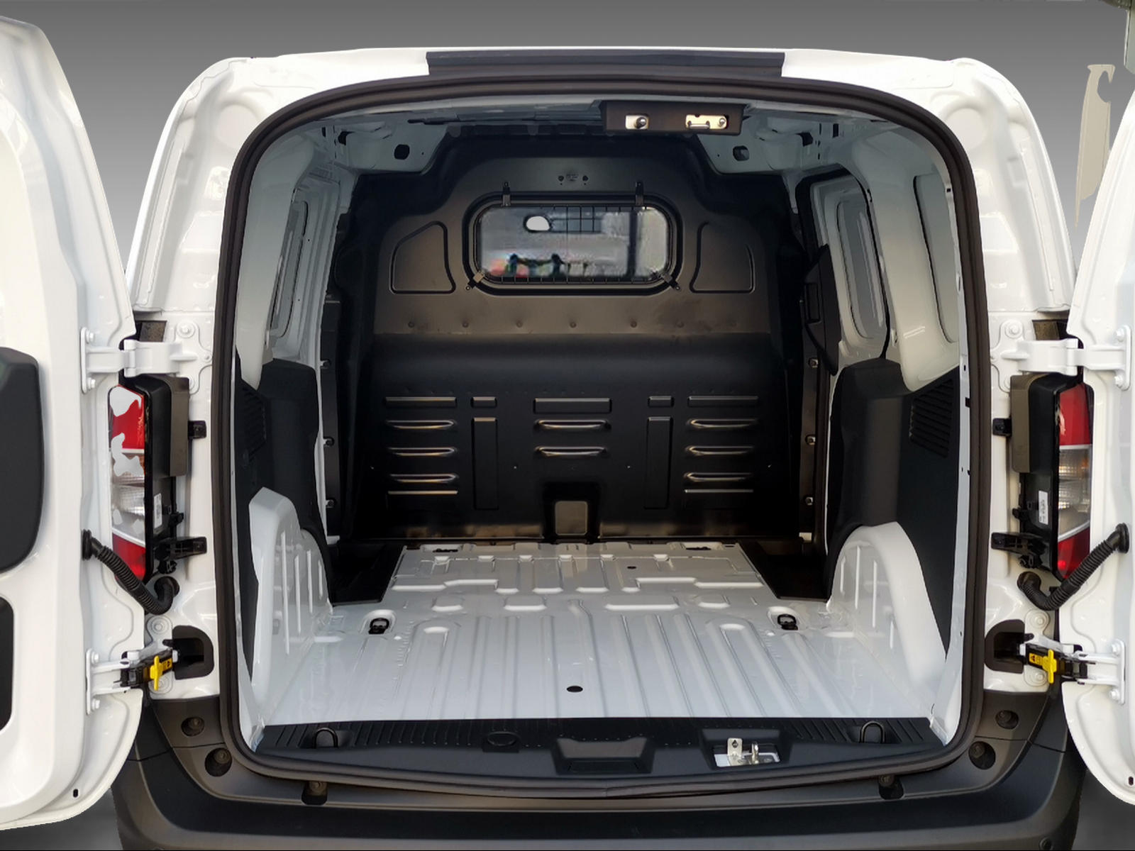 FORD E-Transit Courier Van Trend - 12