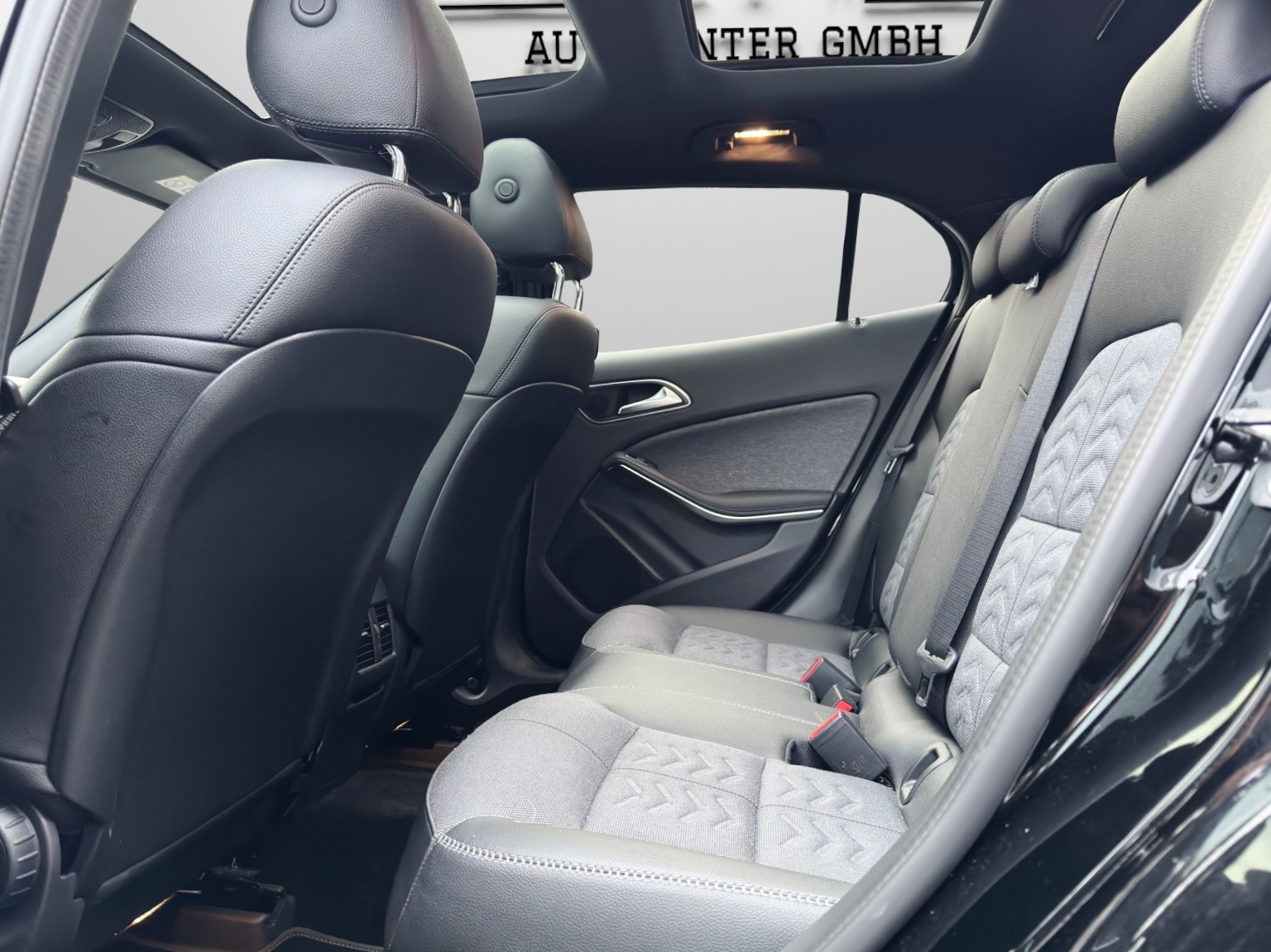 MERCEDES-BENZ GLA 200 d Swiss Star Edition Style 4Matic 7G-DCT - 11