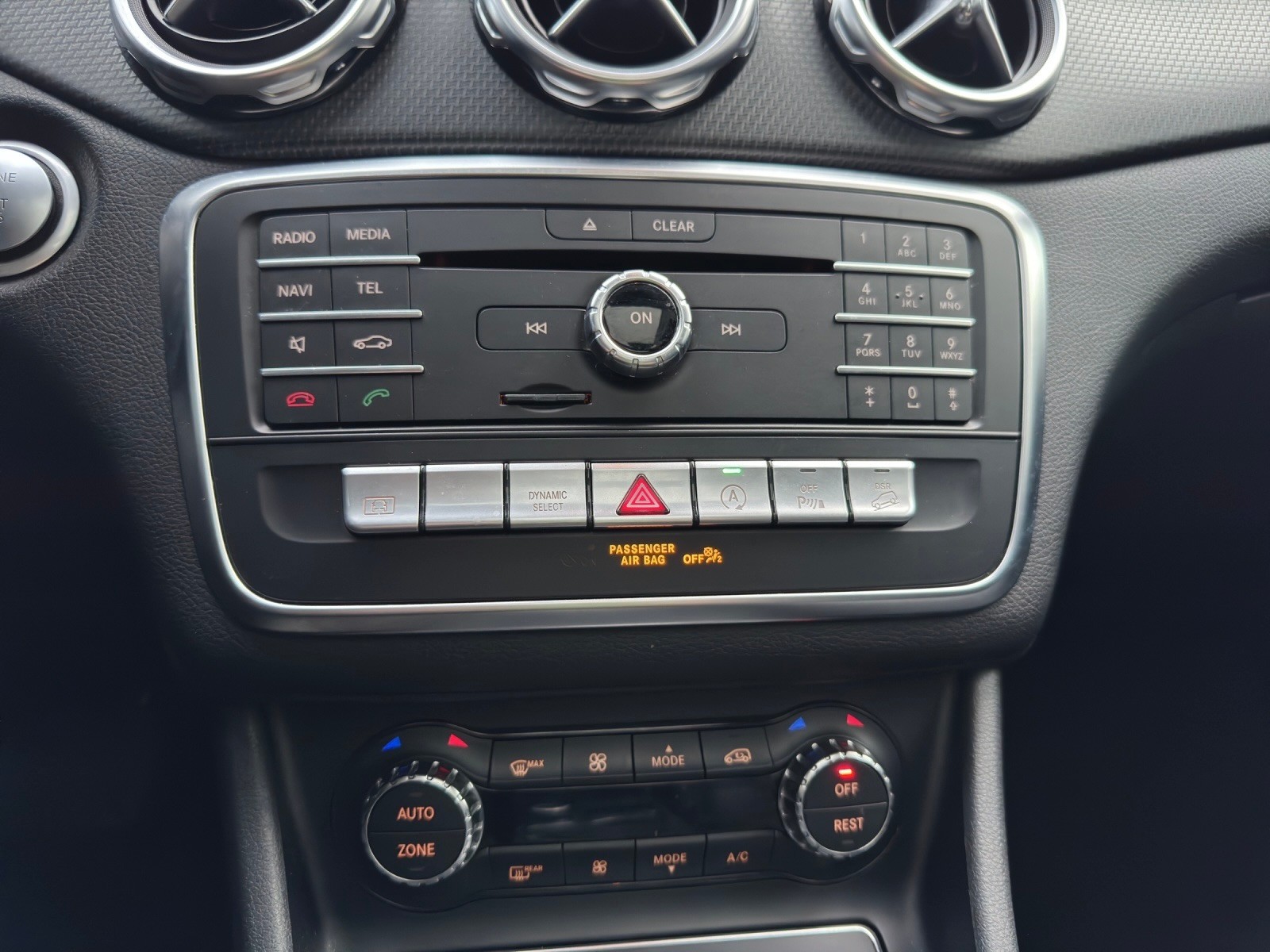 MERCEDES-BENZ GLA 200 d Swiss Star Edition Style 4Matic 7G-DCT - 17