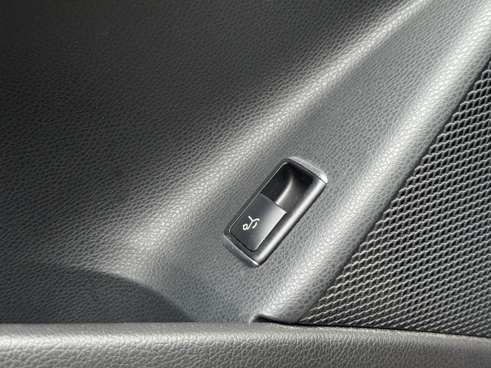 MERCEDES-BENZ GLA 200 d Swiss Star Edition Style 4Matic 7G-DCT - 22