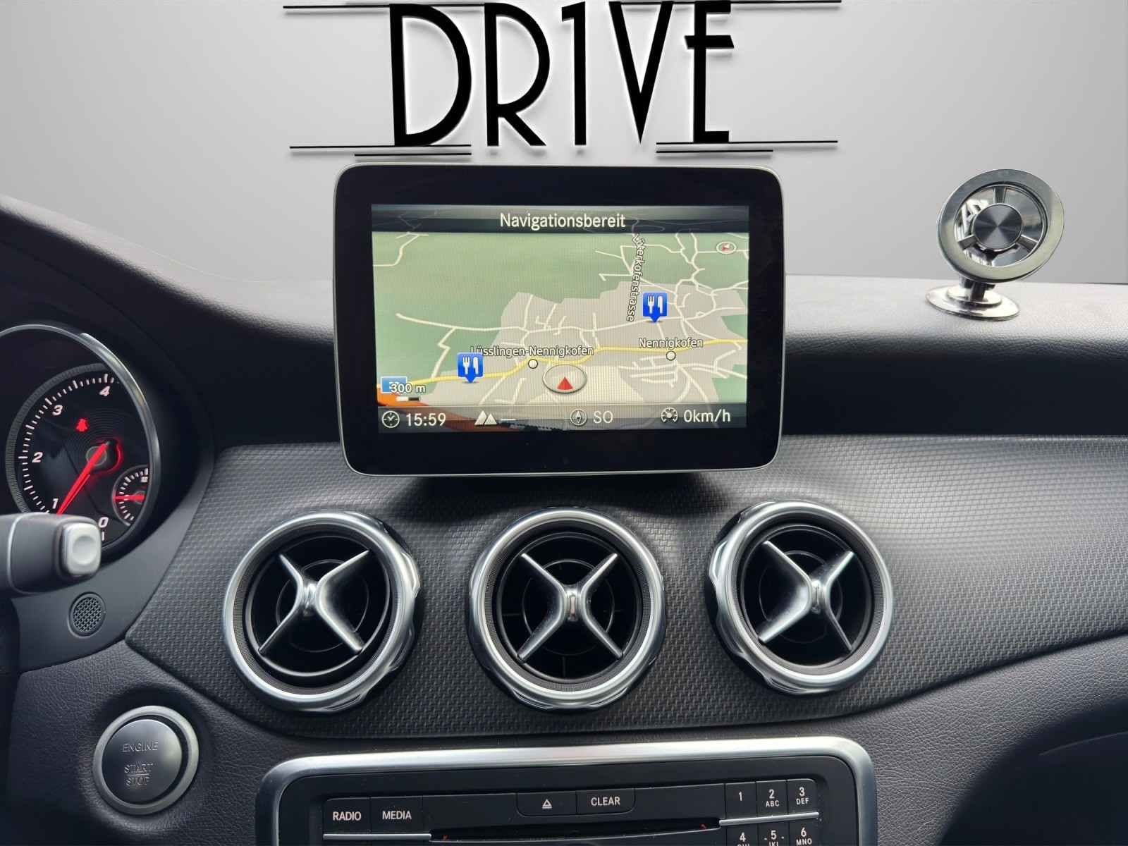 MERCEDES-BENZ GLA 200 d Swiss Star Edition Style 4Matic 7G-DCT - 14