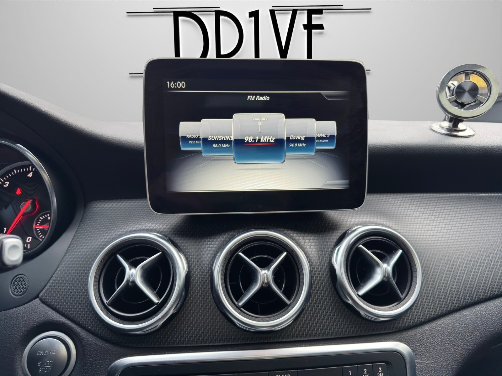 MERCEDES-BENZ GLA 200 d Swiss Star Edition Style 4Matic 7G-DCT - 16