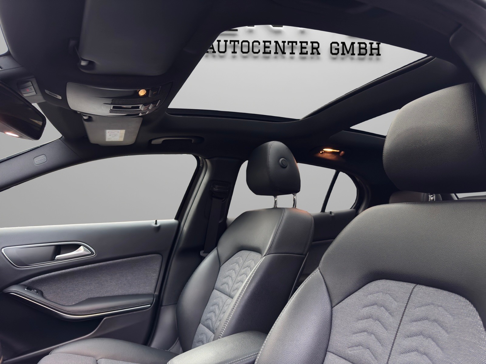 MERCEDES-BENZ GLA 200 d Swiss Star Edition Style 4Matic 7G-DCT - 13