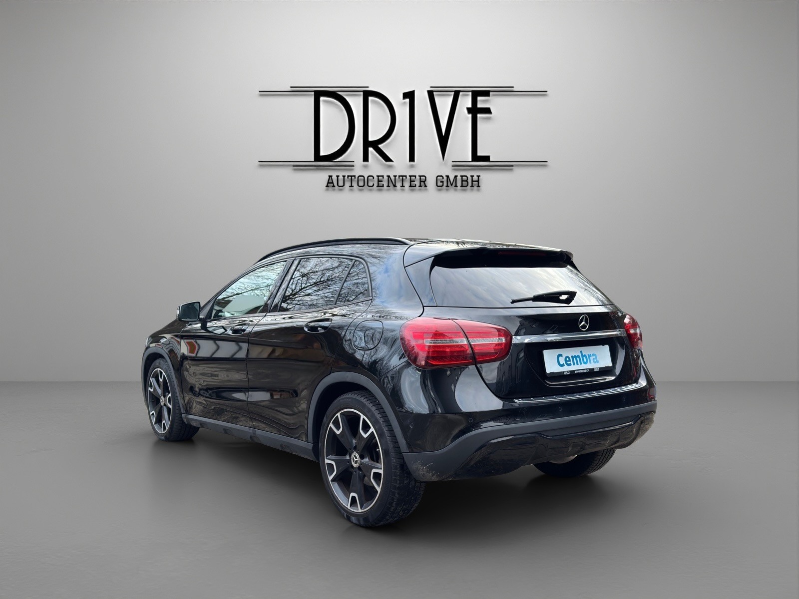 MERCEDES-BENZ GLA 200 d Swiss Star Edition Style 4Matic 7G-DCT - 7