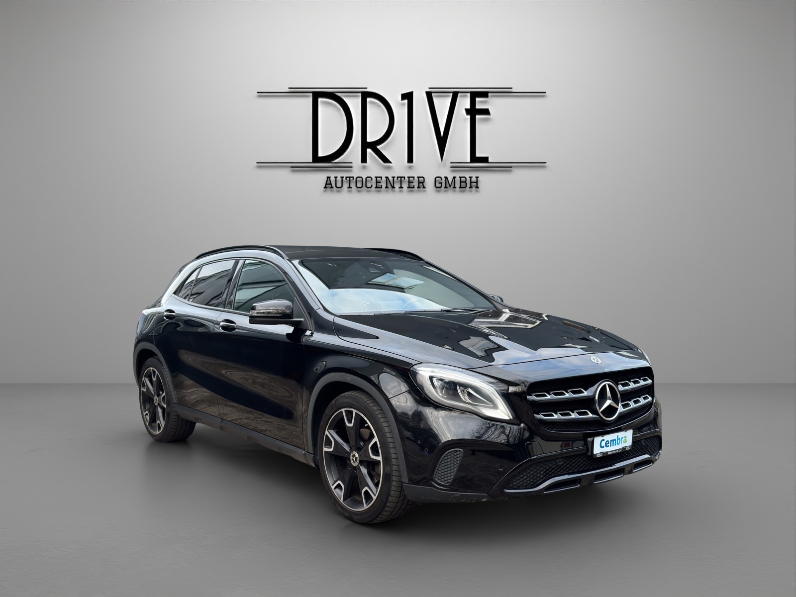 MERCEDES-BENZ GLA 200 d Swiss Star Edition Style 4Matic 7G-DCT - 3