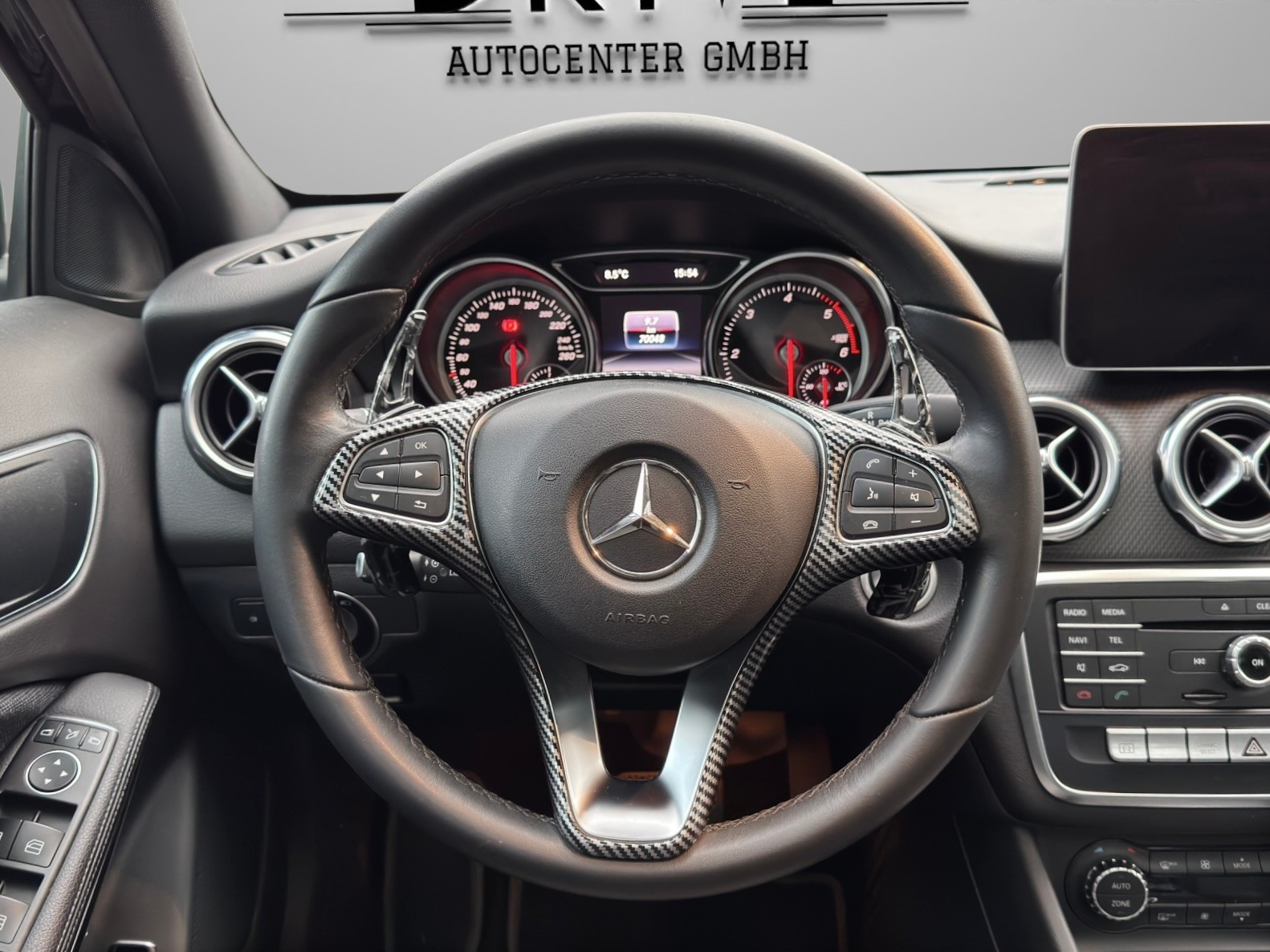 MERCEDES-BENZ GLA 200 d Swiss Star Edition Style 4Matic 7G-DCT - 10