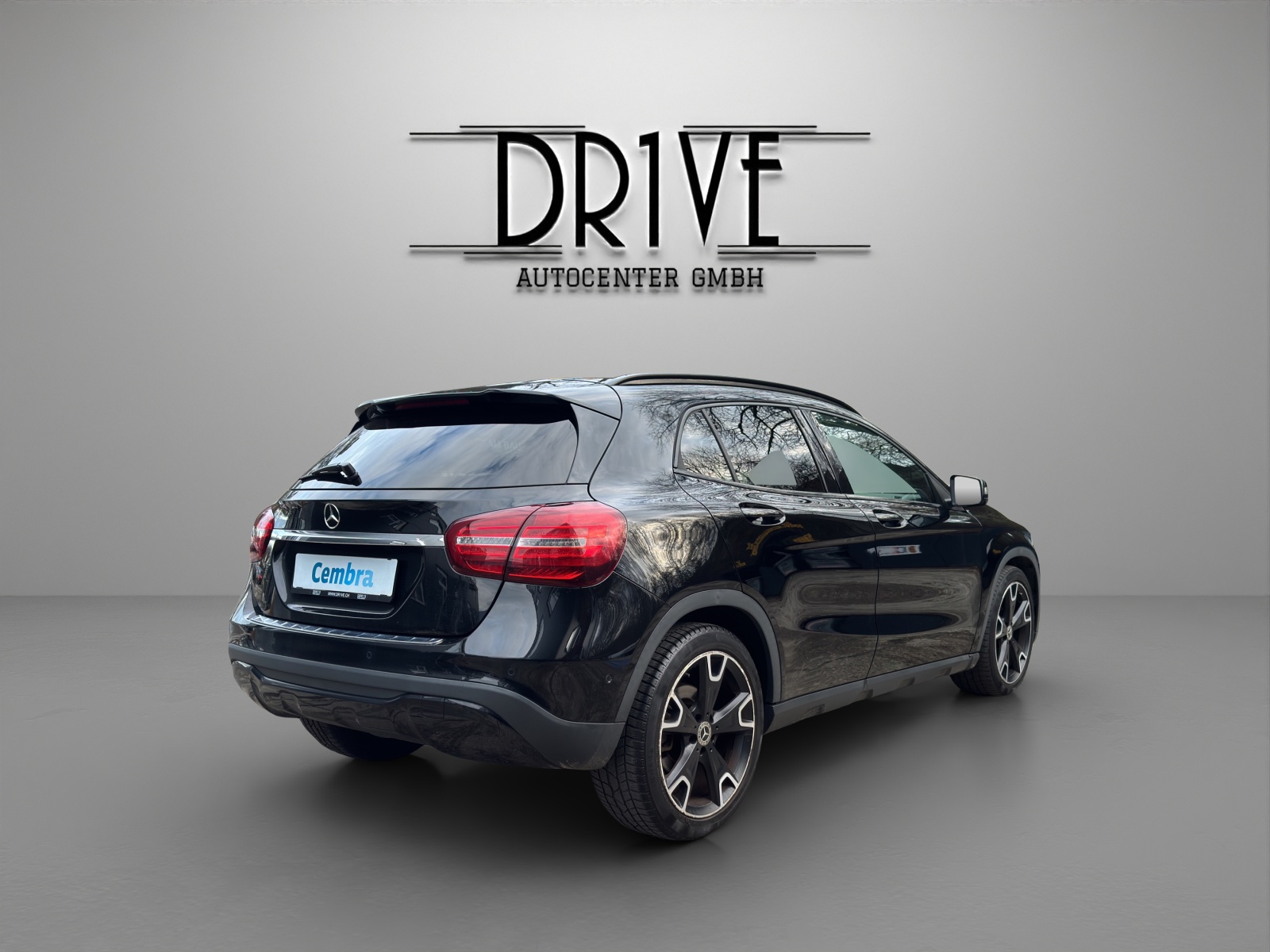 MERCEDES-BENZ GLA 200 d Swiss Star Edition Style 4Matic 7G-DCT - 5