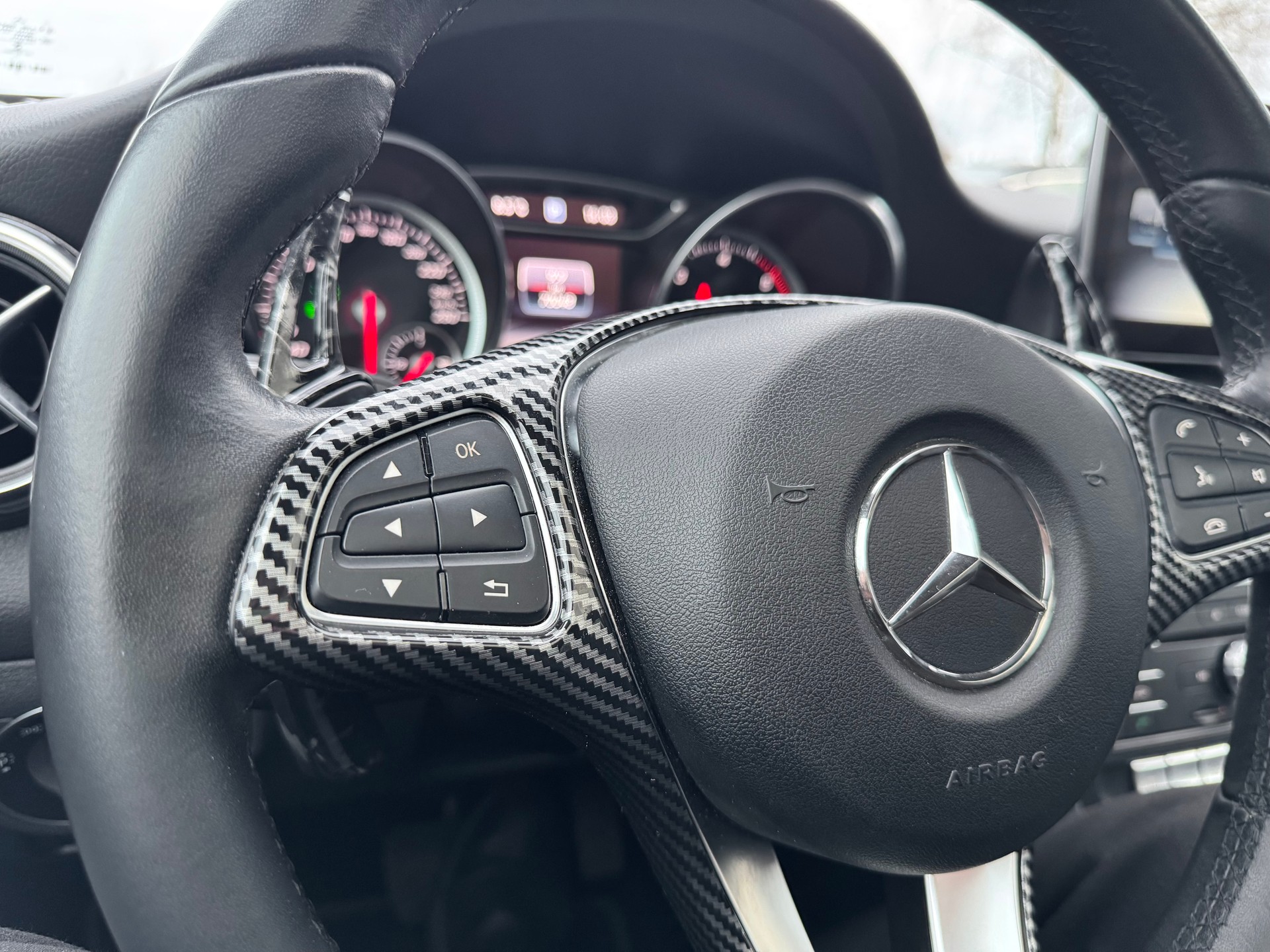 MERCEDES-BENZ GLA 200 d Swiss Star Edition Style 4Matic 7G-DCT - 20