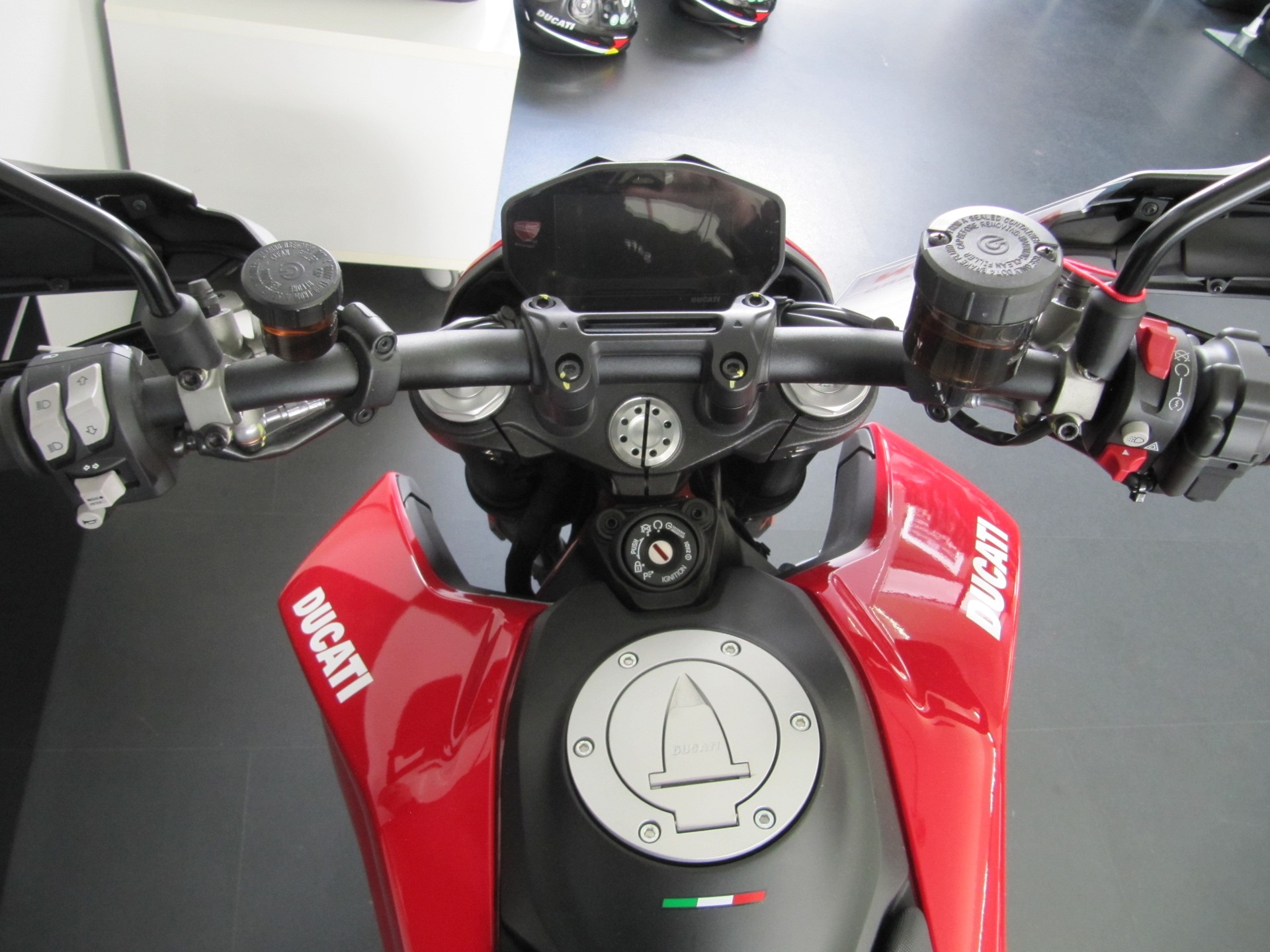 DUCATI Hypermotard 950 - 6