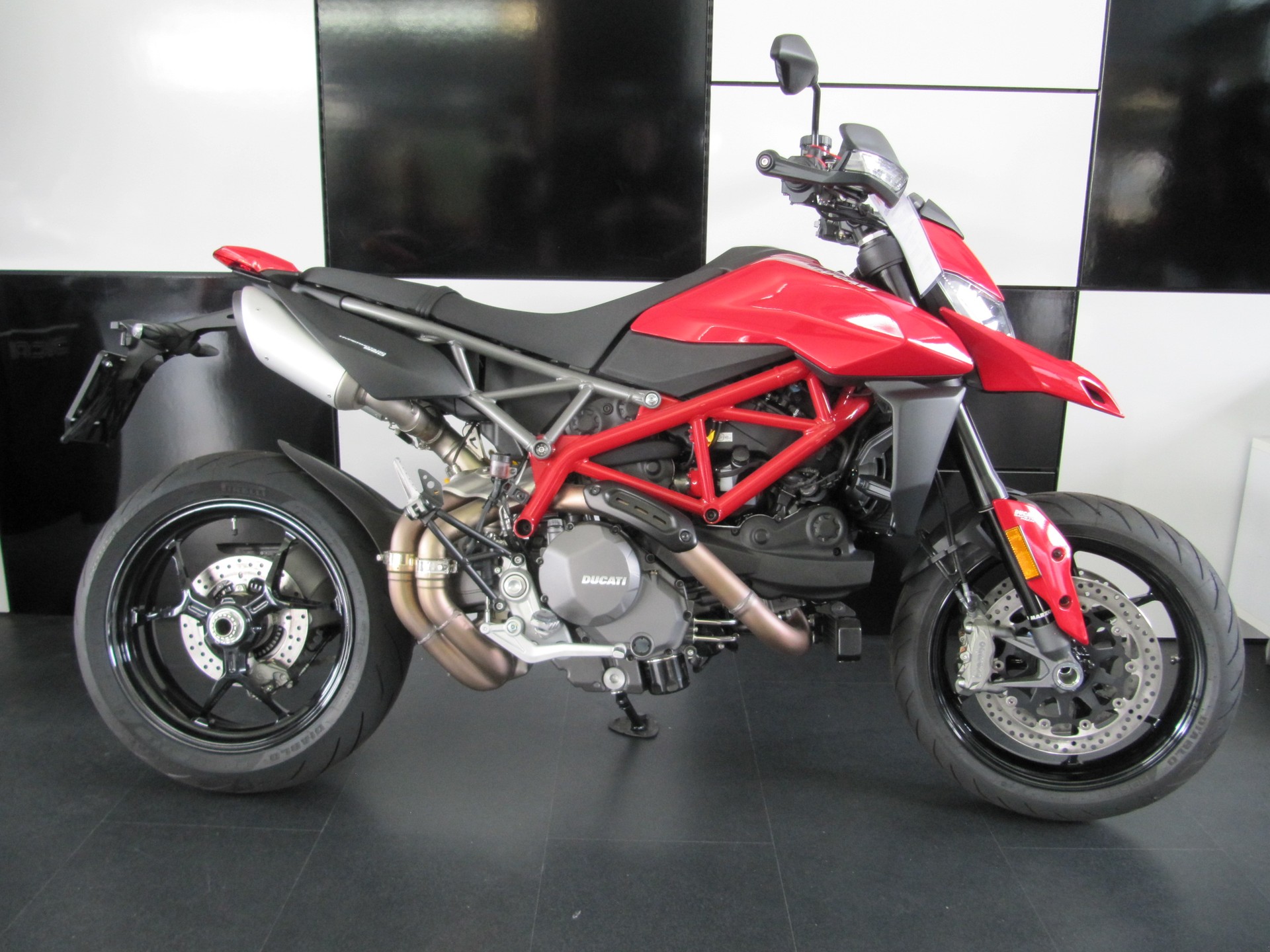 DUCATI Hypermotard 950