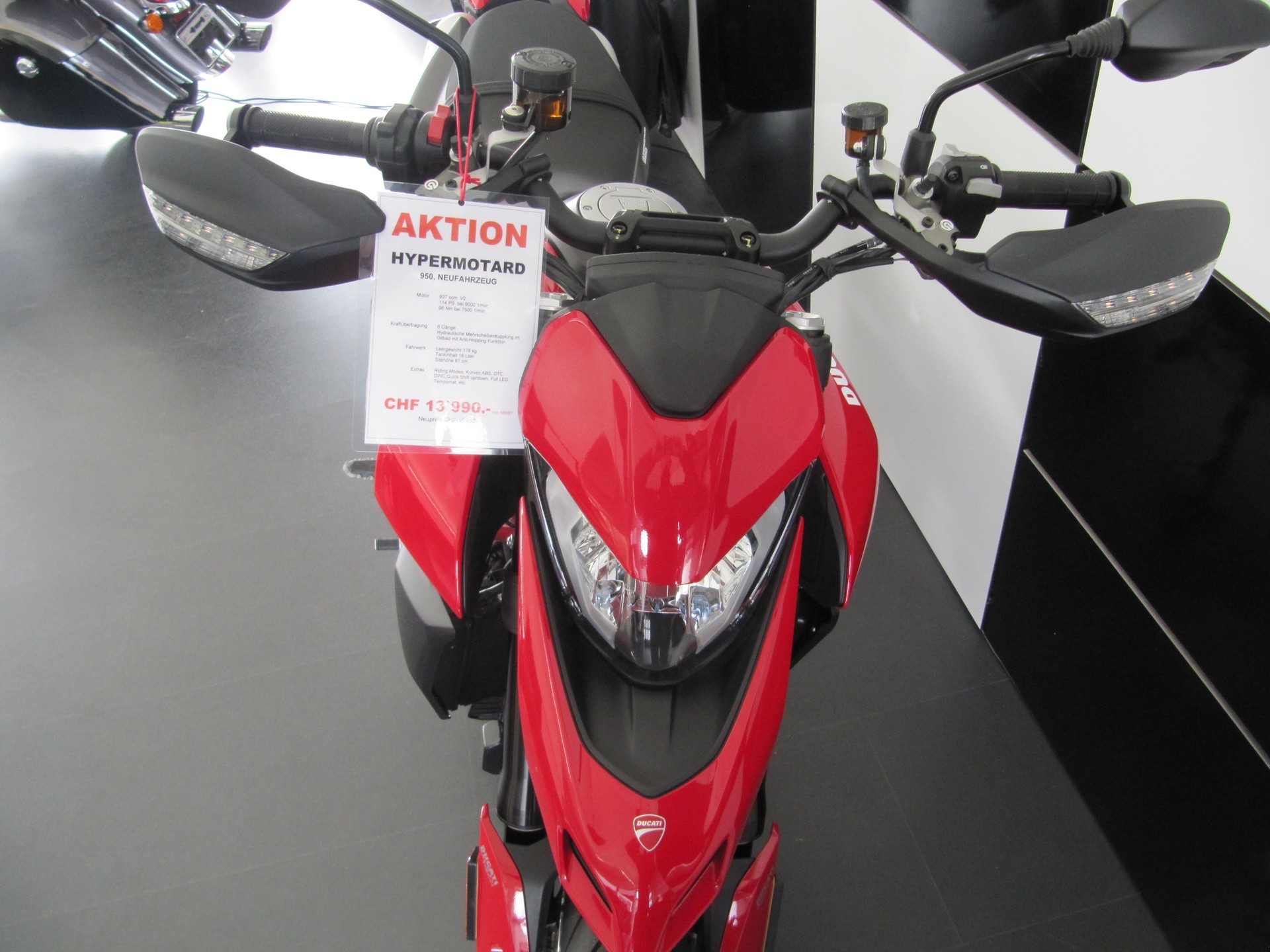 DUCATI Hypermotard 950 - 8