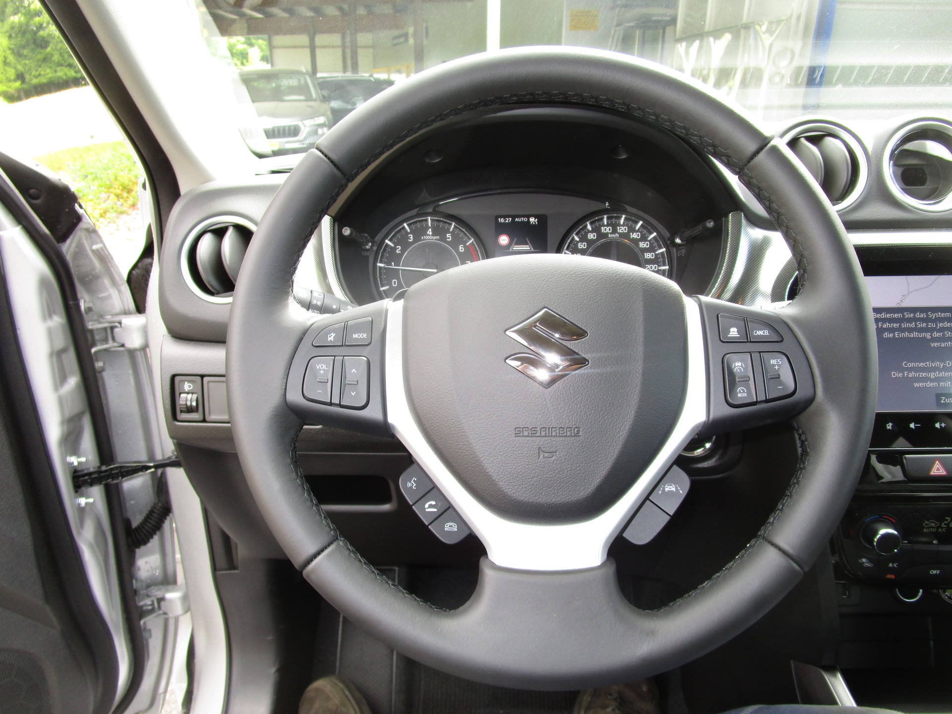 SUZUKI Vitara 1.4 Boosterjet Compact Top 4x4 Hybrid Automatic - 11